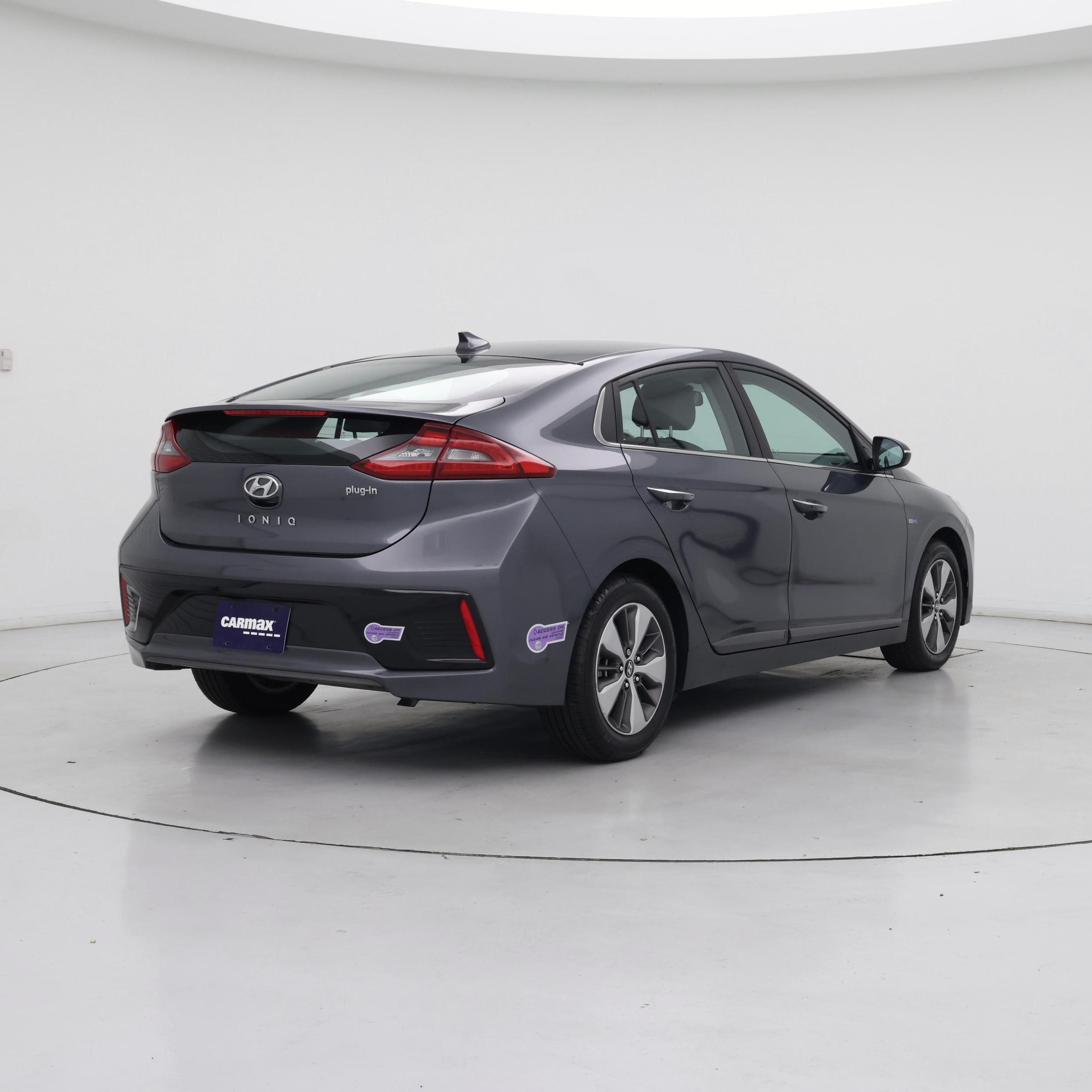 Thumbnail: 2018 Hyundai Ioniq - 8
