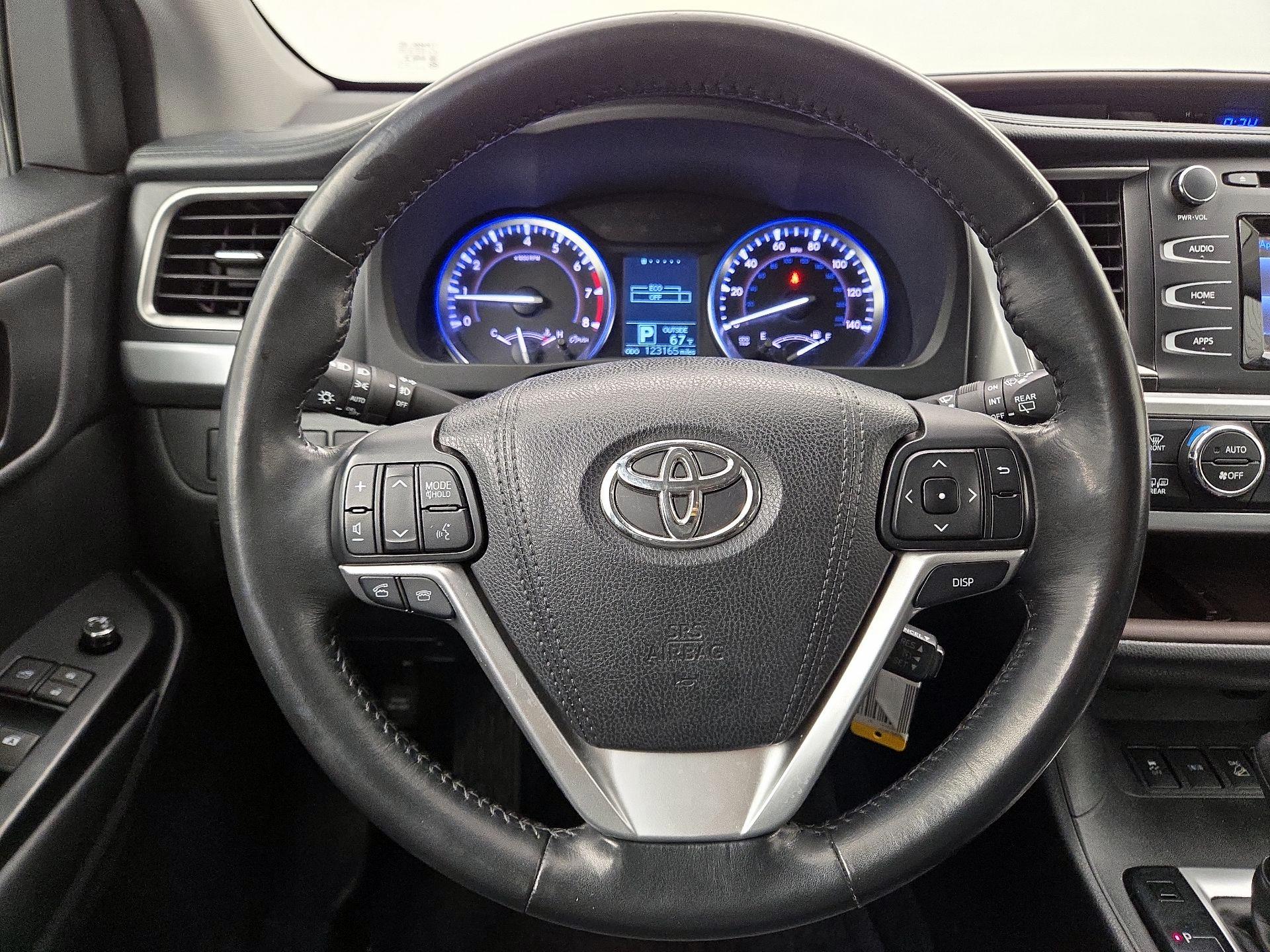 Thumbnail: 2015 Toyota Highlander - 10