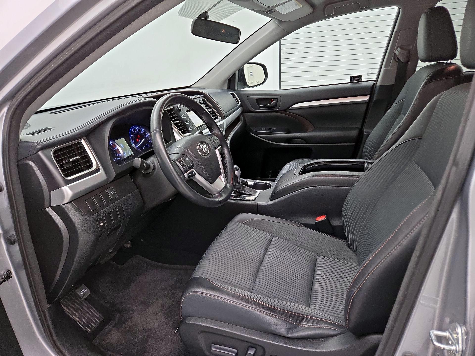 Thumbnail: 2015 Toyota Highlander - 11