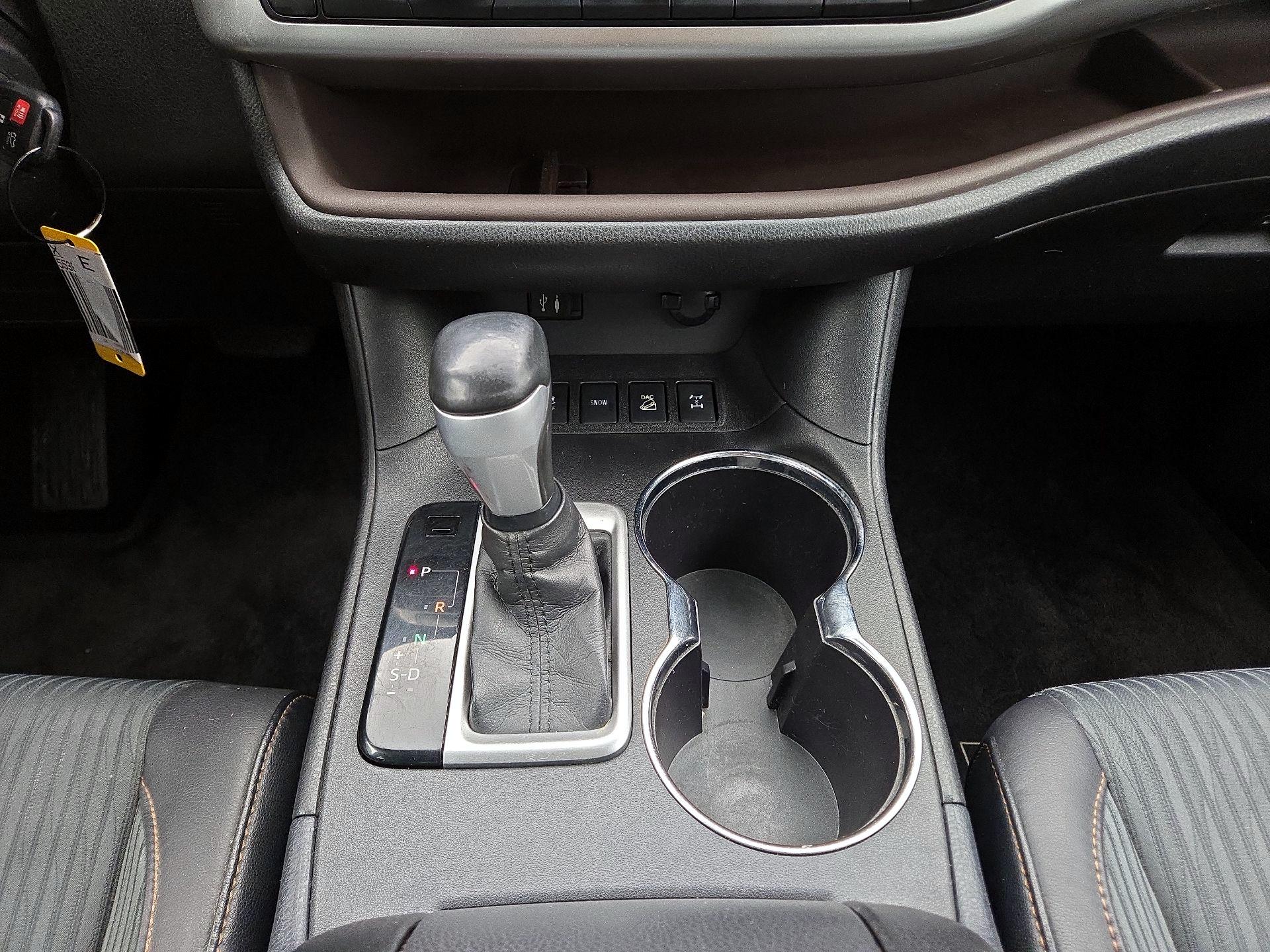 Thumbnail: 2015 Toyota Highlander - 17