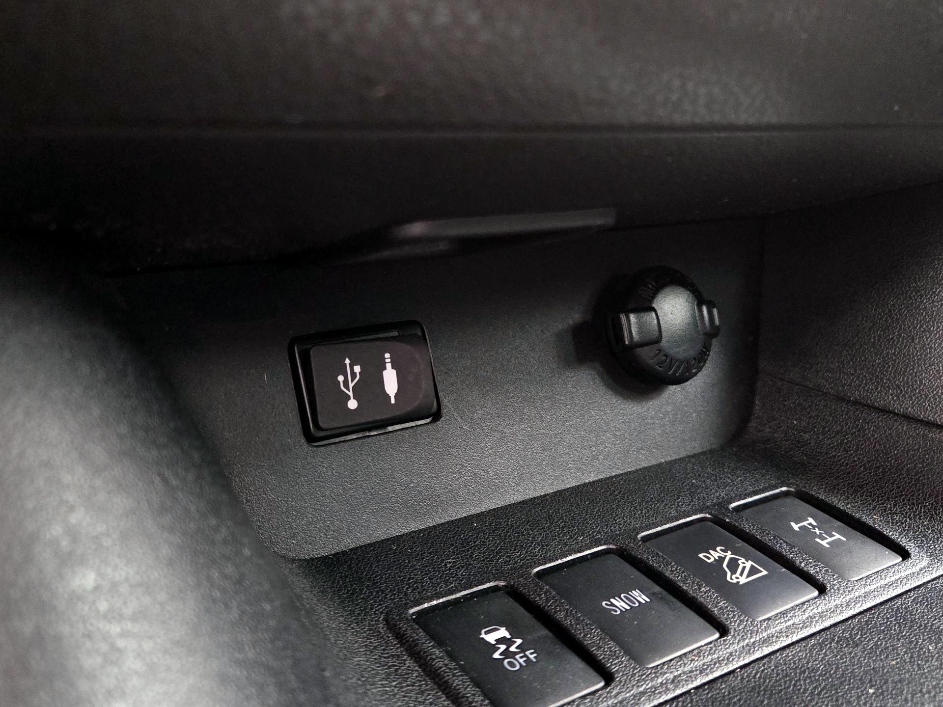 Thumbnail: 2015 Toyota Highlander - 18