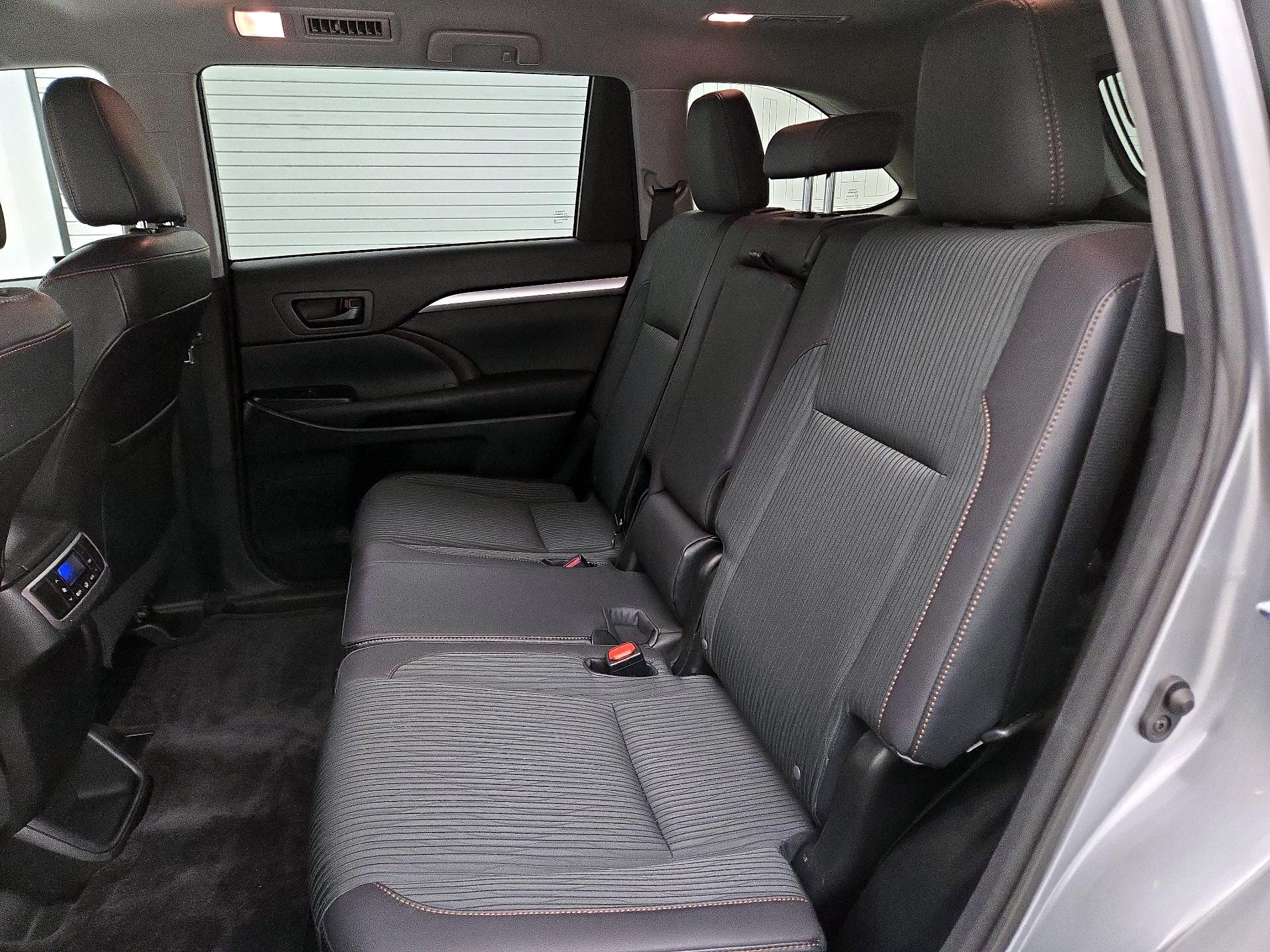 Thumbnail: 2015 Toyota Highlander - 19