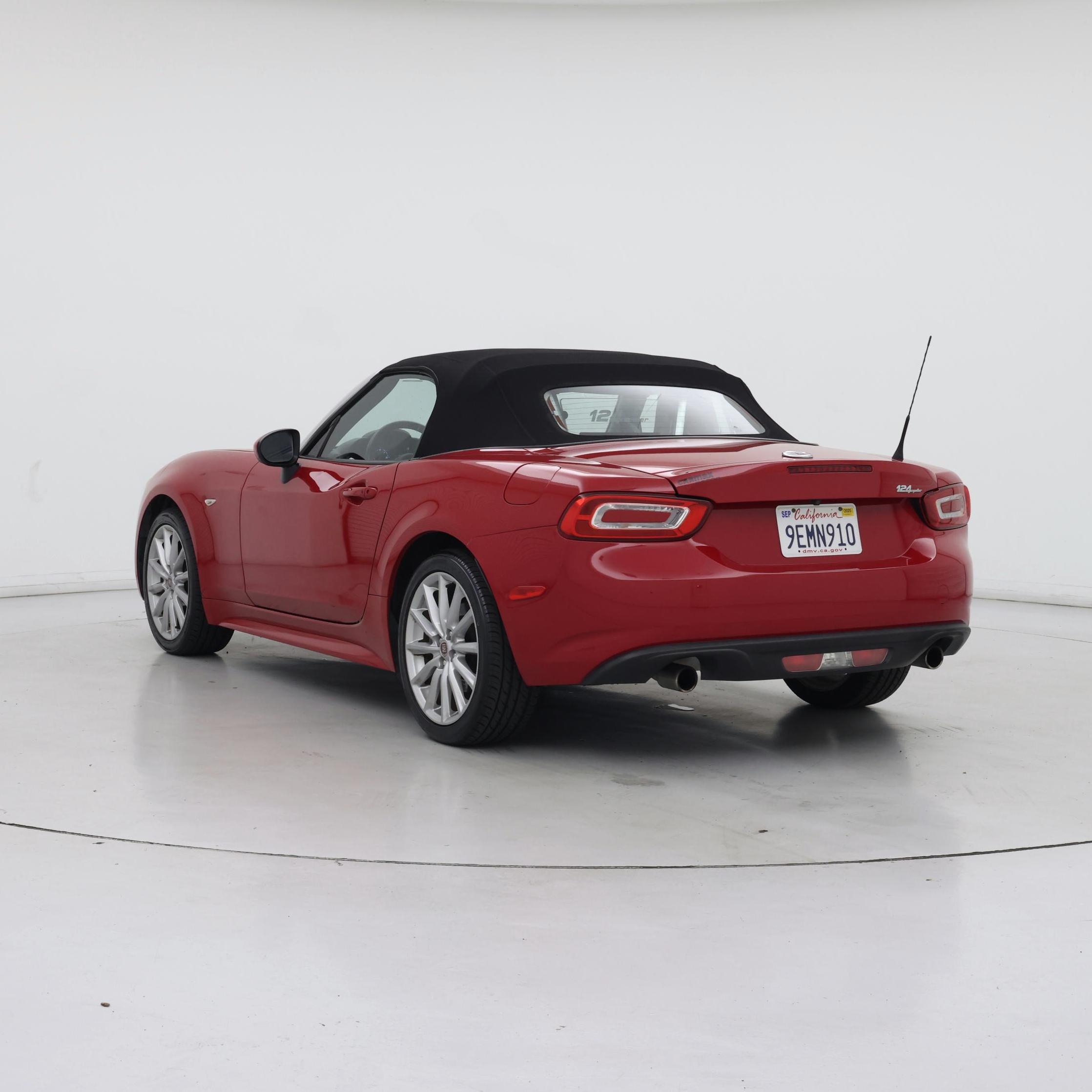 Thumbnail: 2017 Fiat 124 Spider - 2