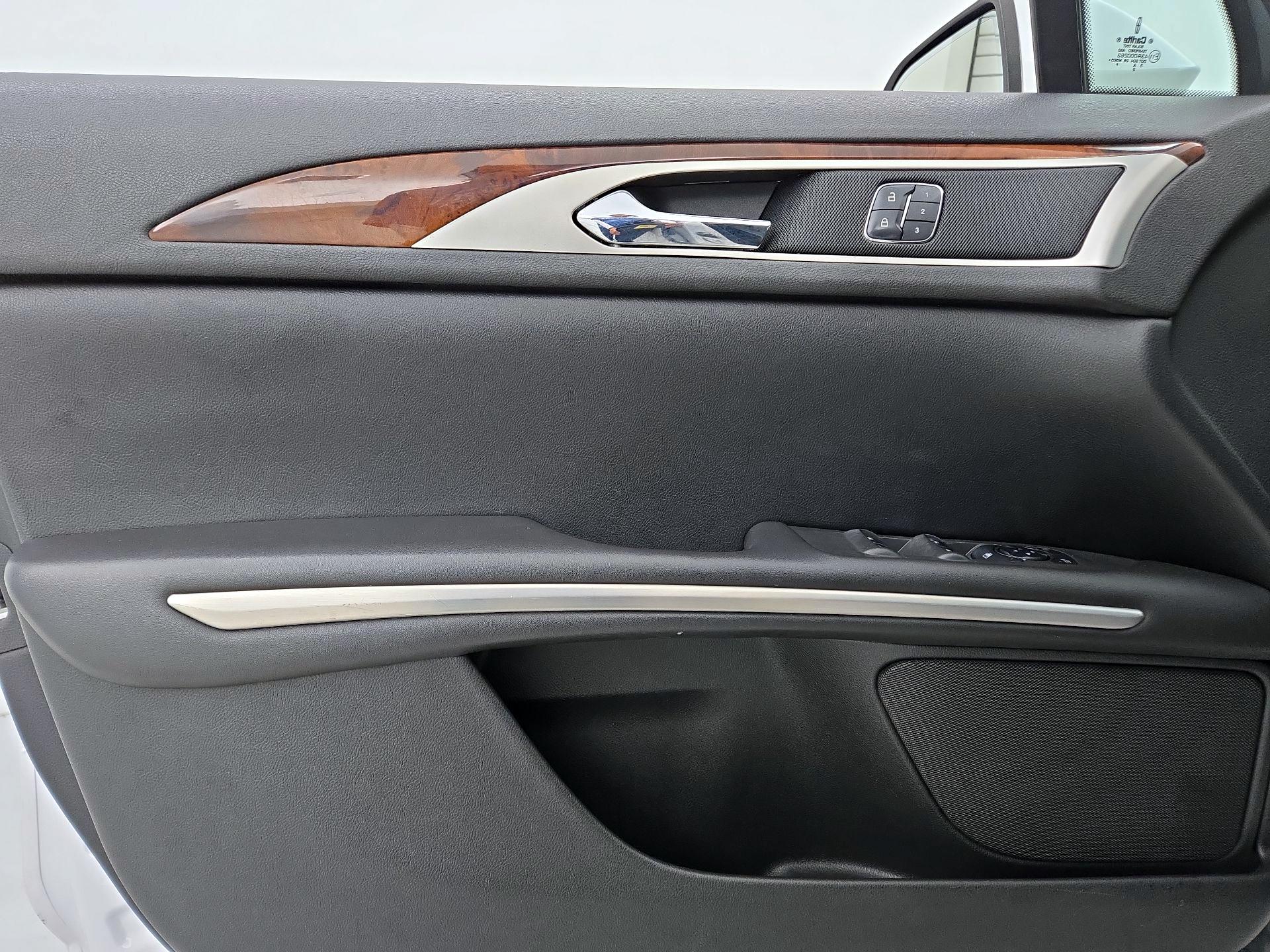 Thumbnail: 2014 Lincoln MKZ - 12