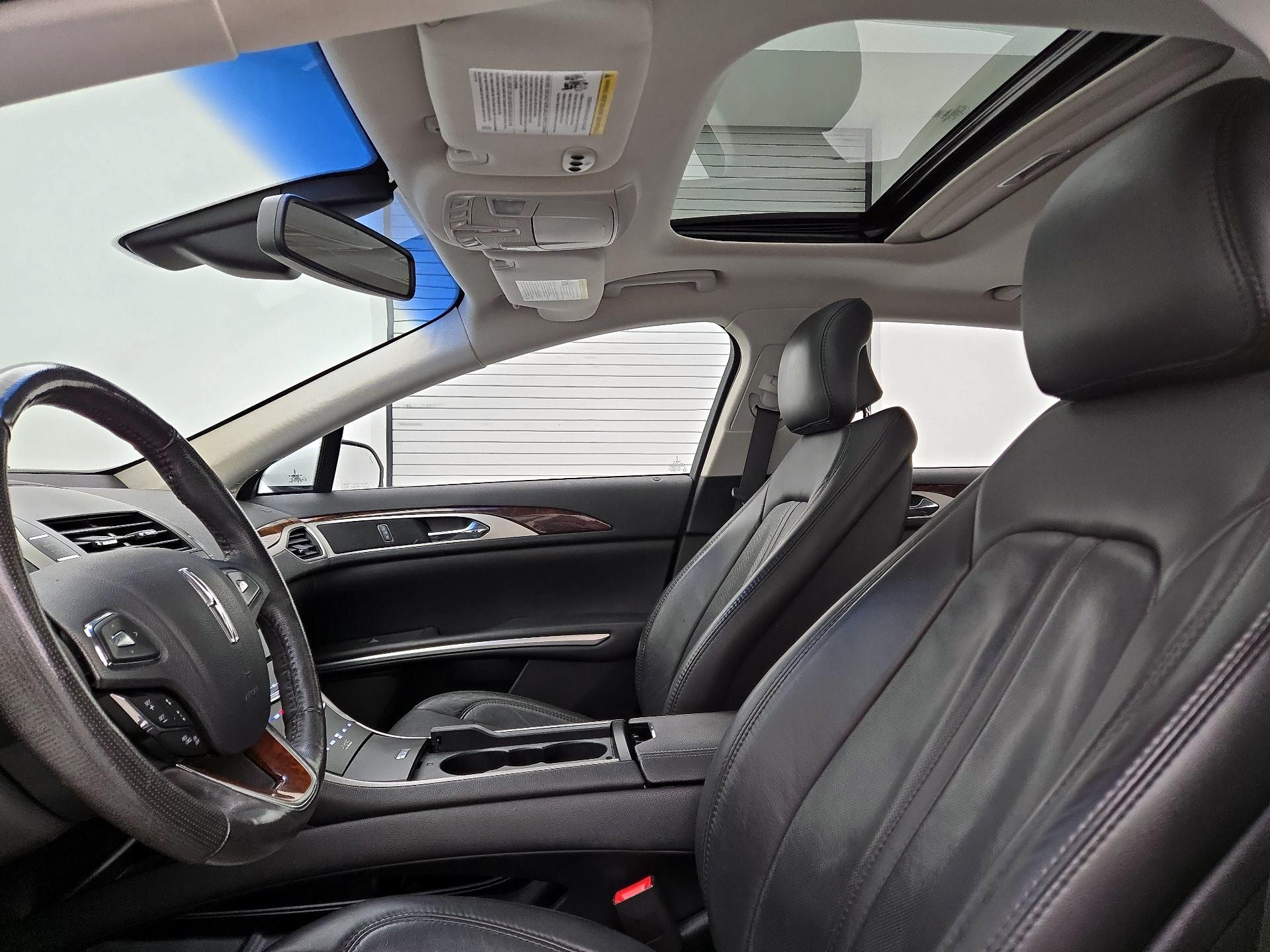 Thumbnail: 2014 Lincoln MKZ - 19