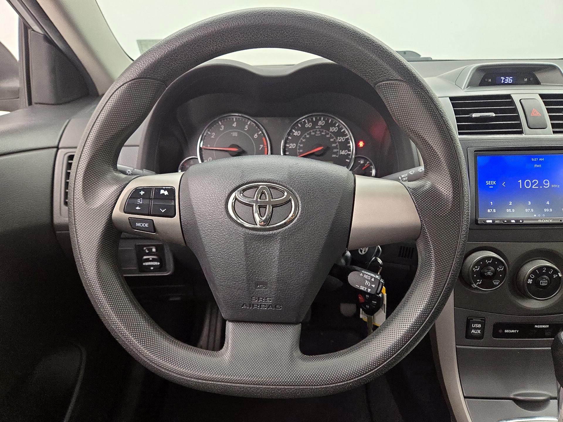 Thumbnail: 2013 Toyota Corolla - 10