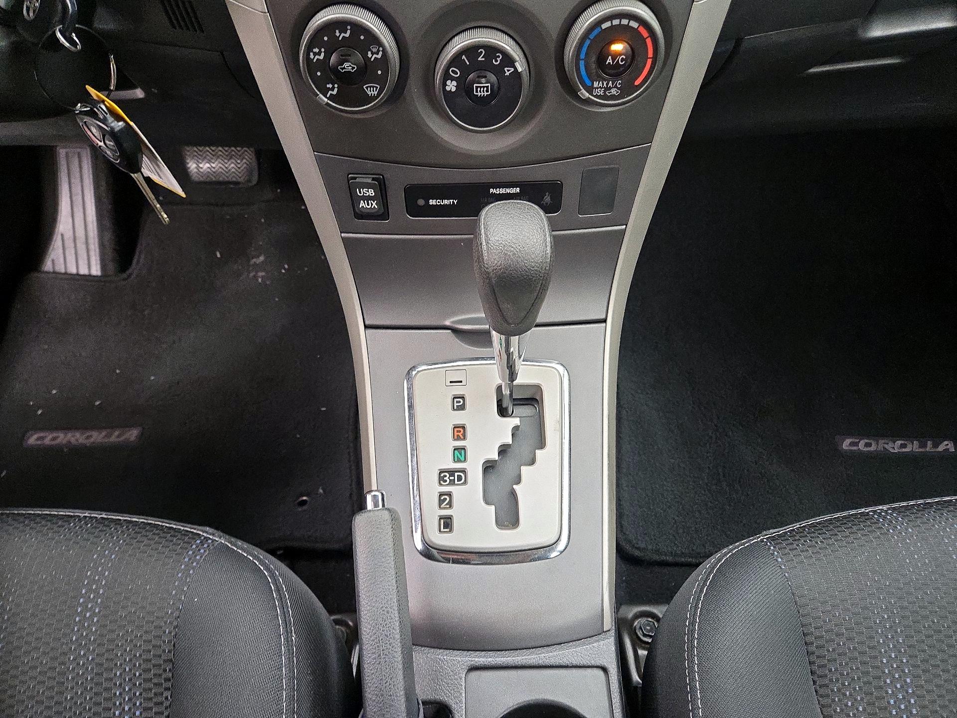 Thumbnail: 2013 Toyota Corolla - 16