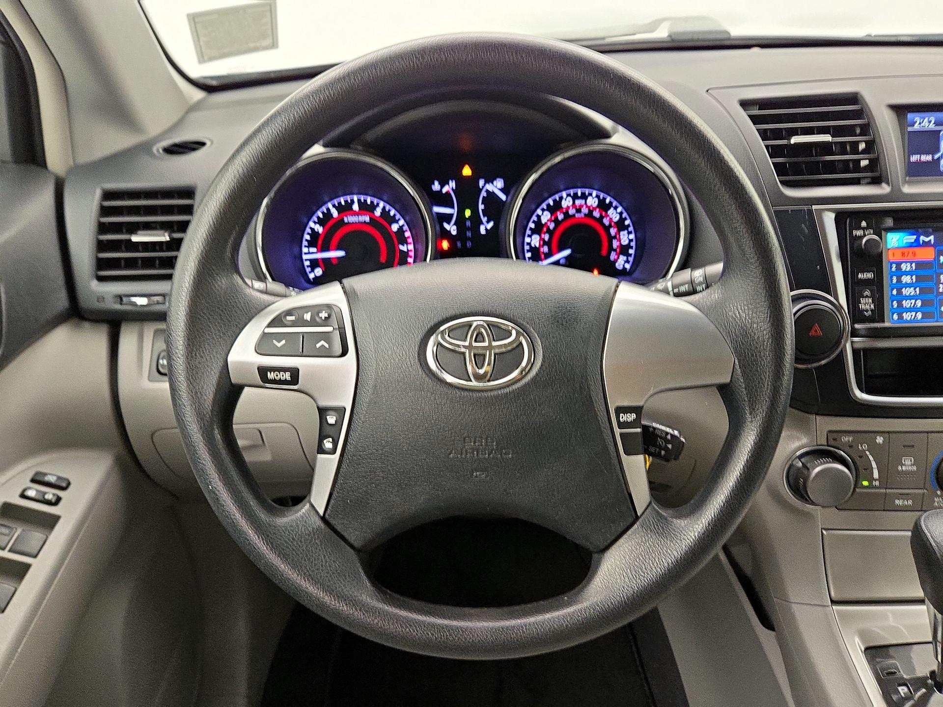 Thumbnail: 2013 Toyota Highlander - 10