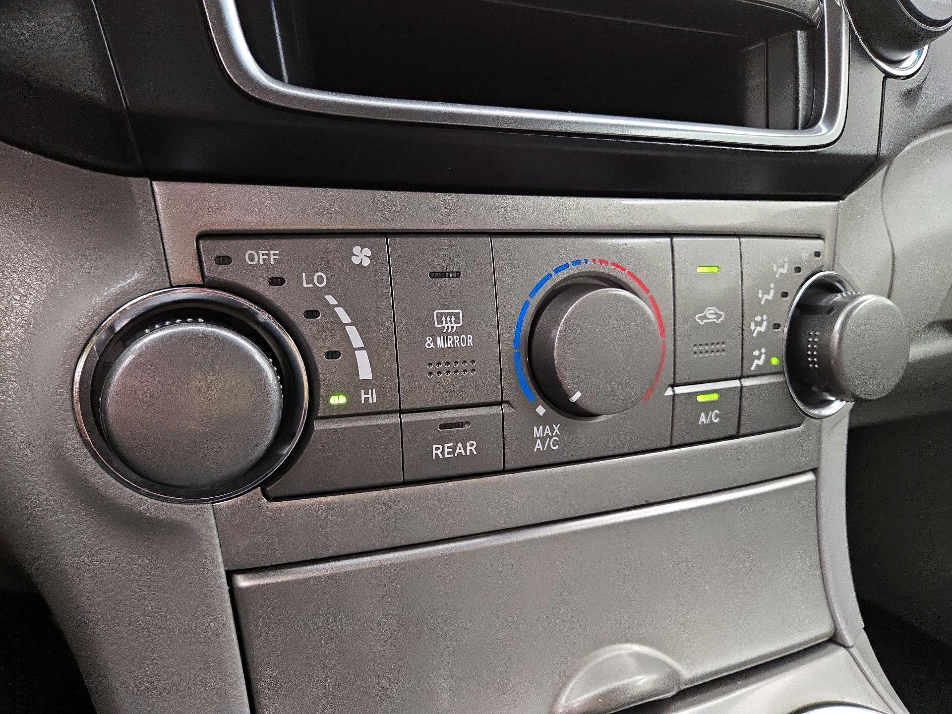 Thumbnail: 2013 Toyota Highlander - 16