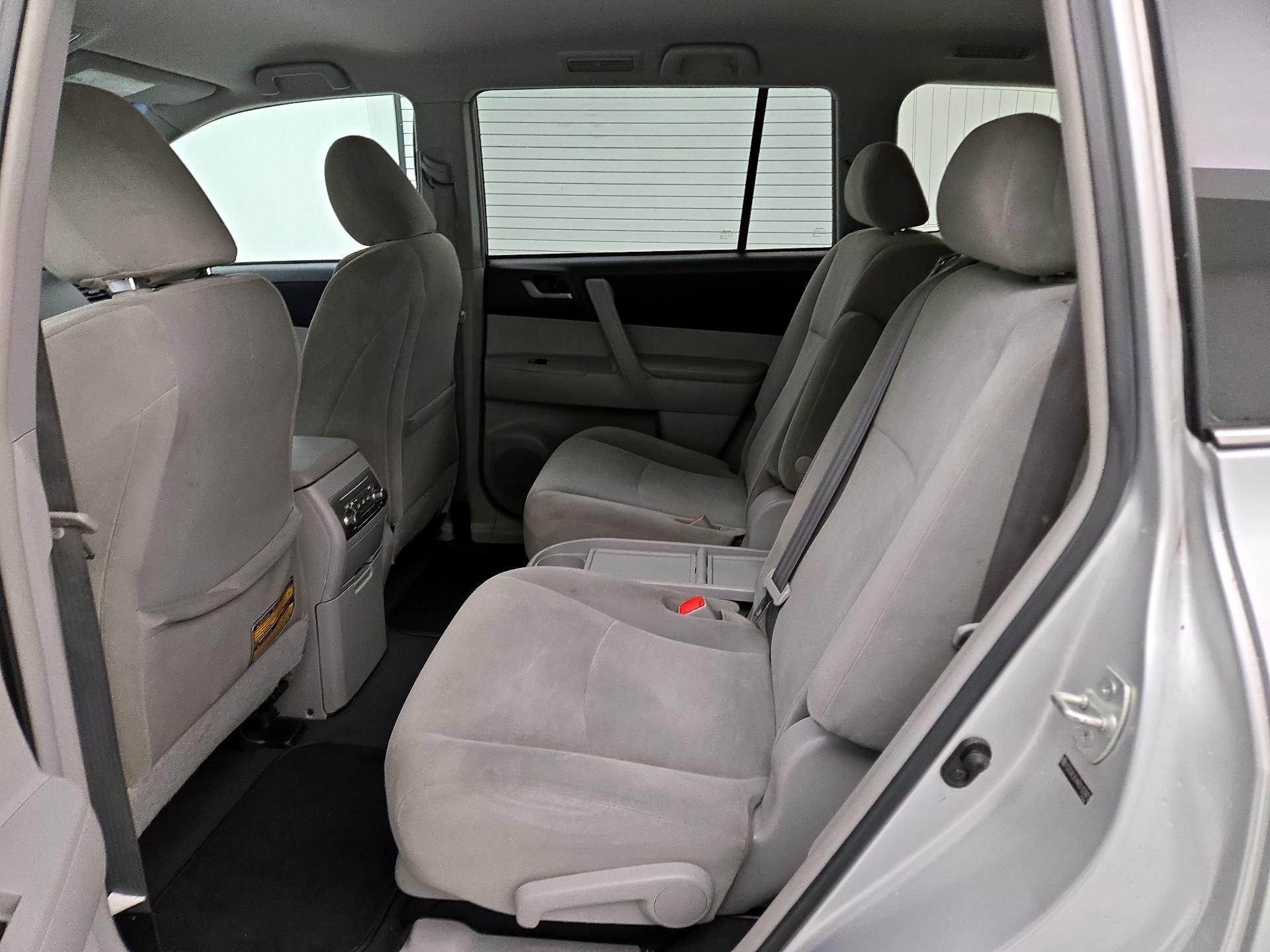 Thumbnail: 2013 Toyota Highlander - 19