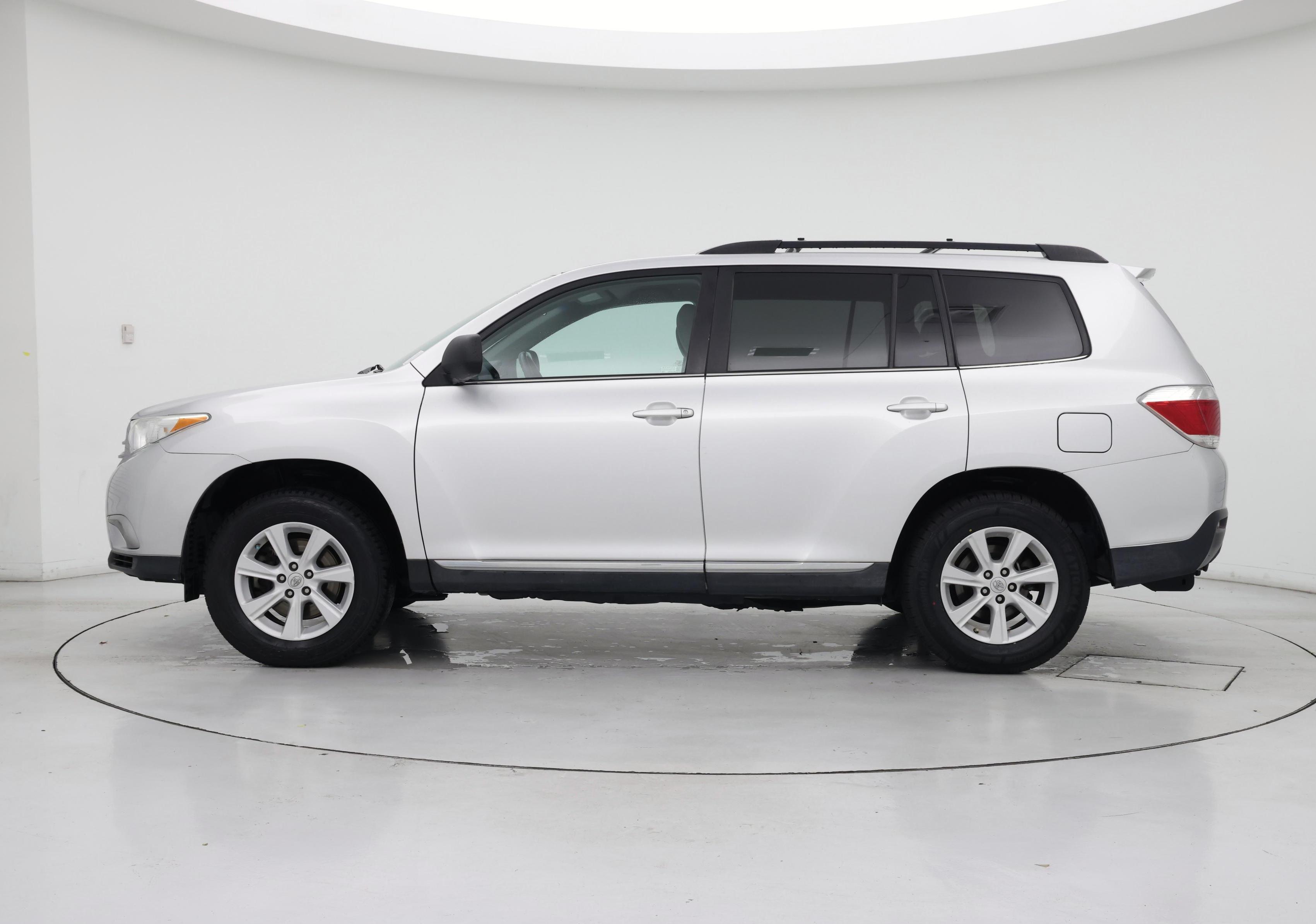 Thumbnail: 2013 Toyota Highlander - 3