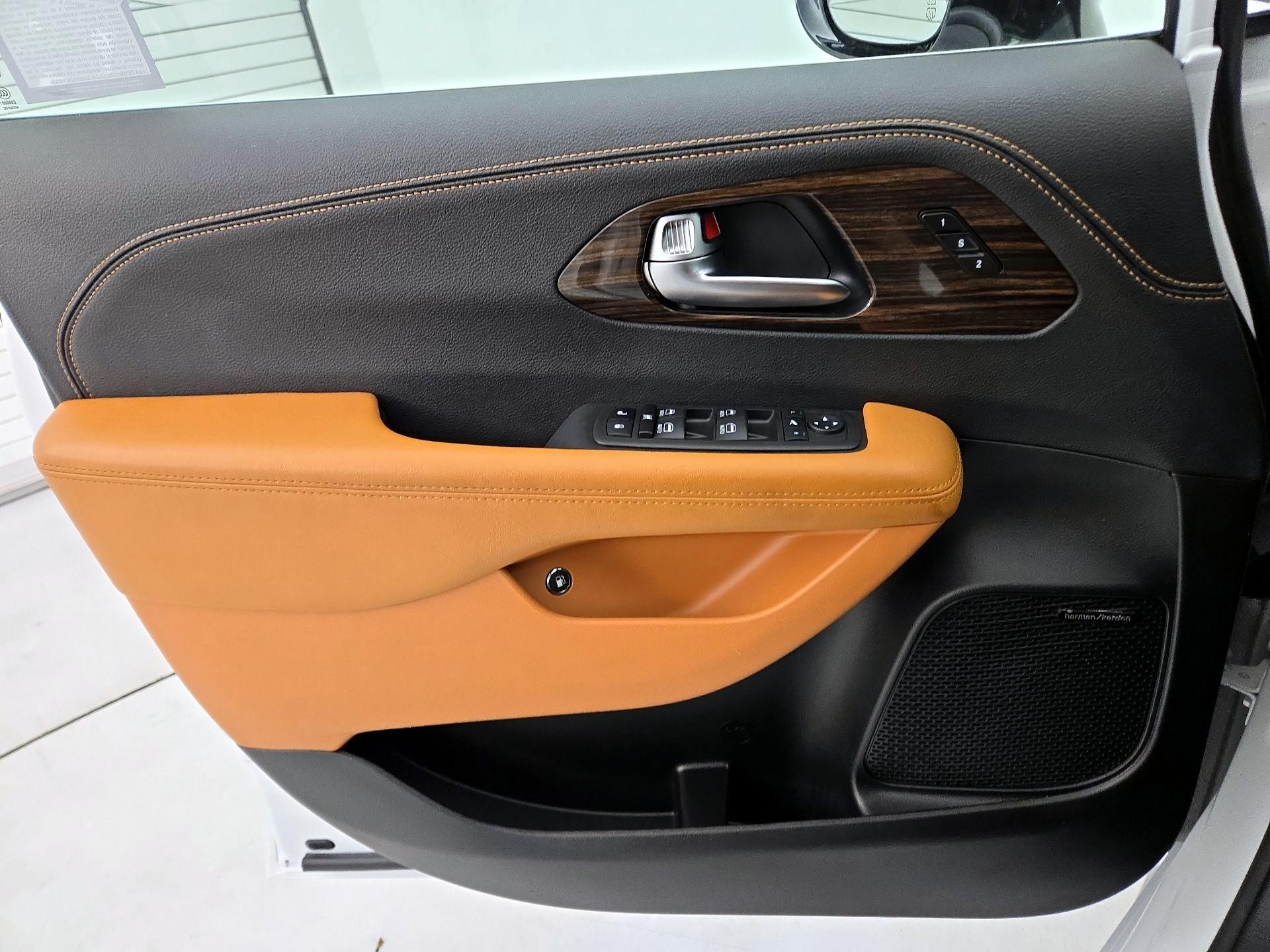 Thumbnail: 2023 Chrysler Pacifica - 12