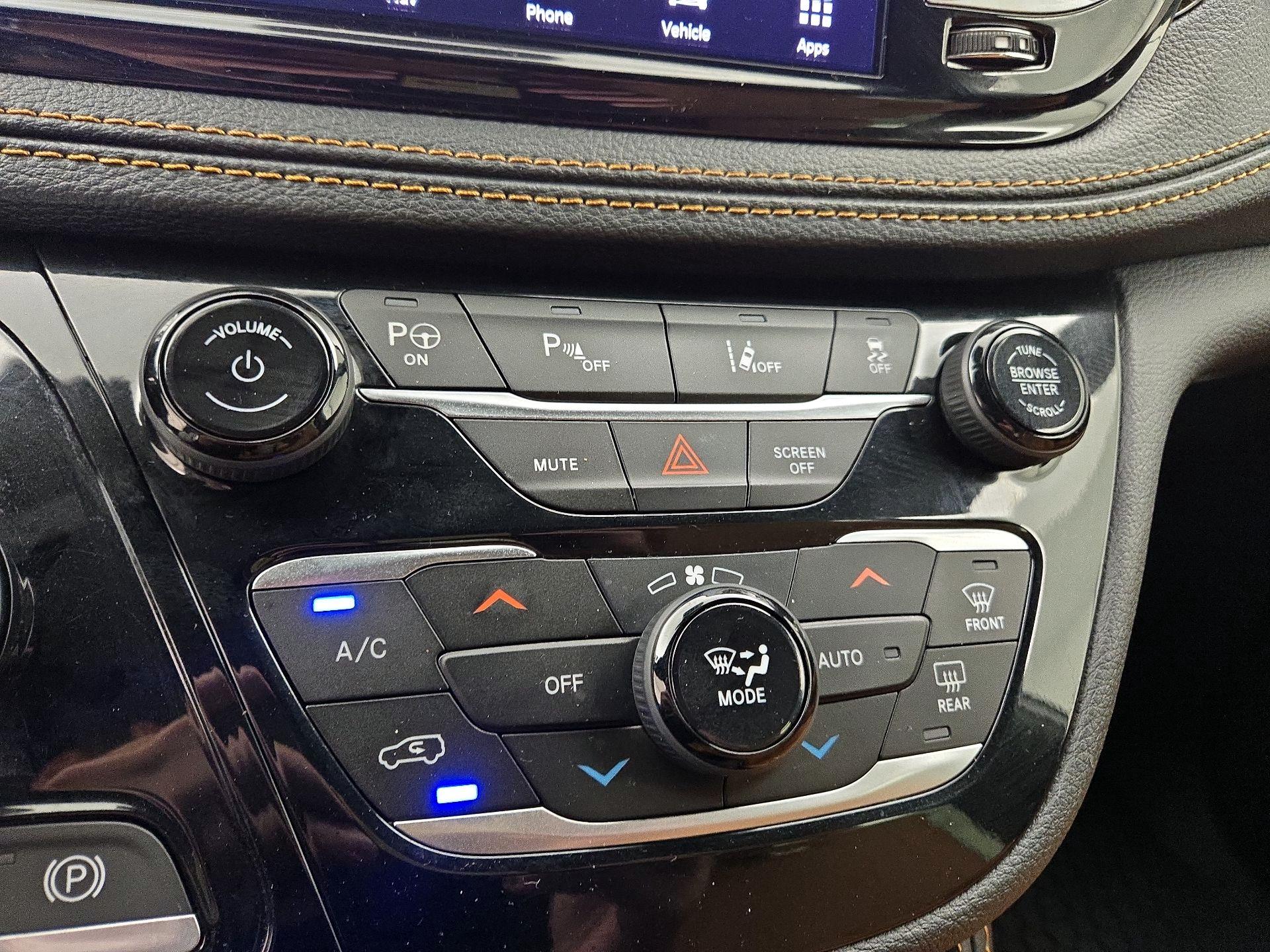 Thumbnail: 2023 Chrysler Pacifica - 17