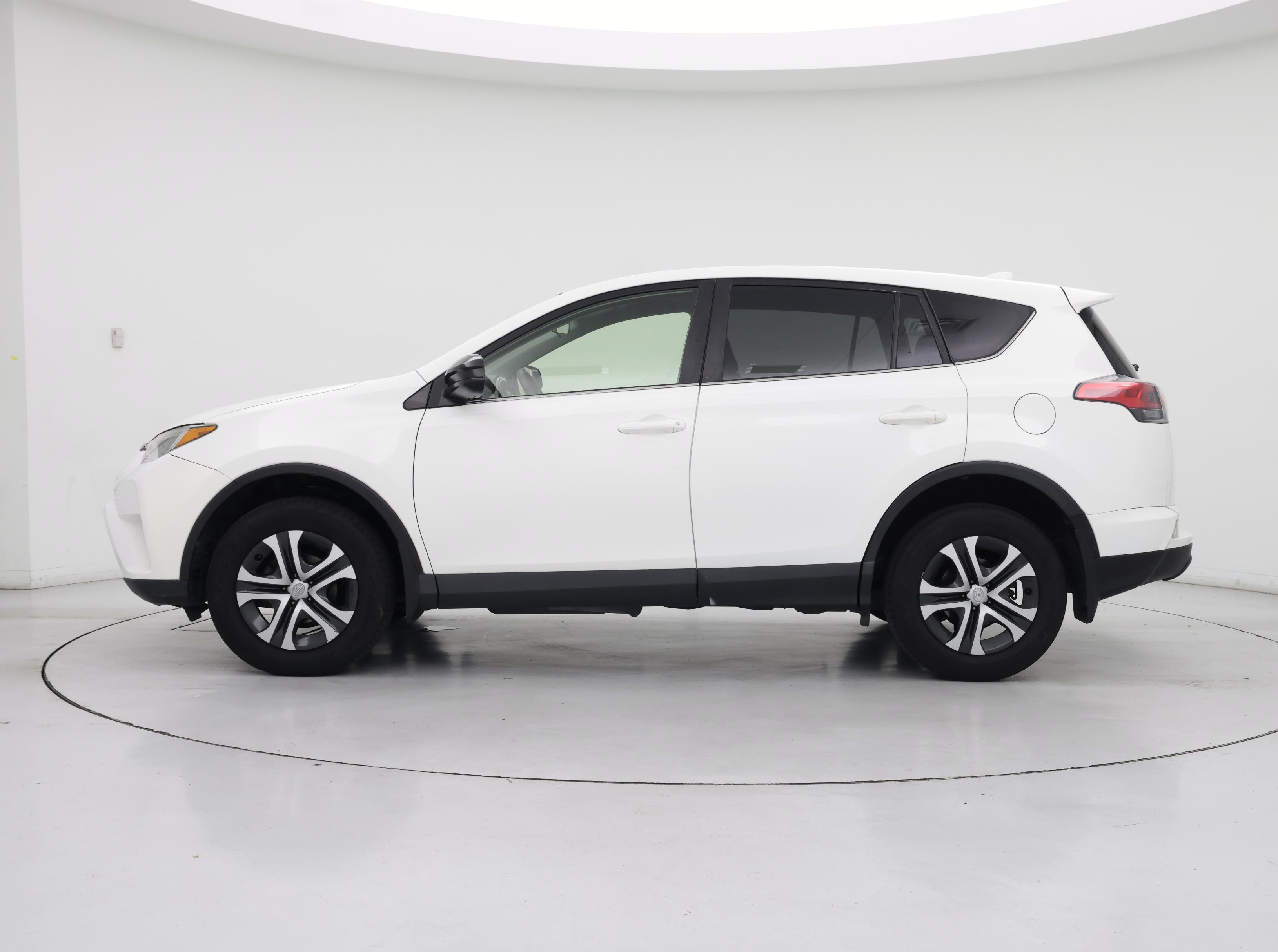 Thumbnail: 2017 Toyota RAV4 - 3