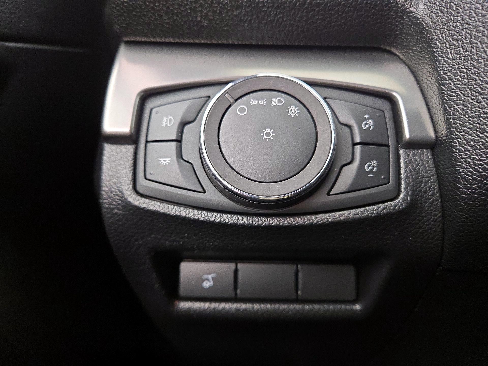 Thumbnail: 2019 Ford Explorer - 13