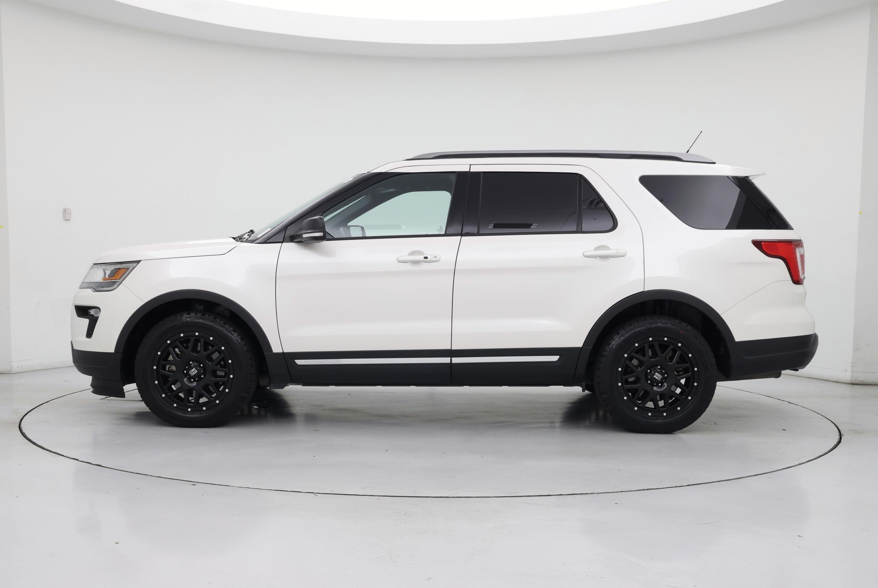 Thumbnail: 2019 Ford Explorer - 3