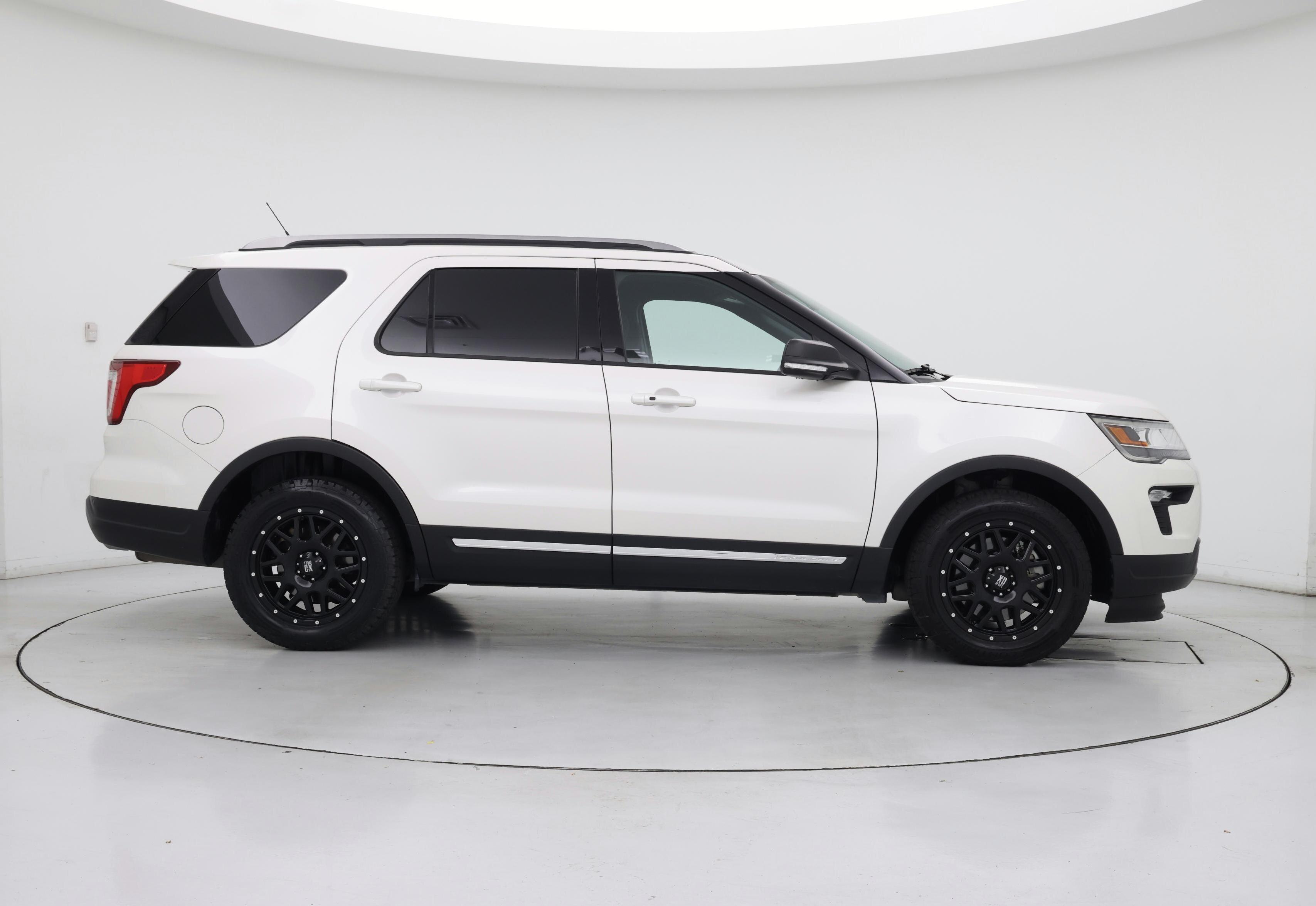 Thumbnail: 2019 Ford Explorer - 7
