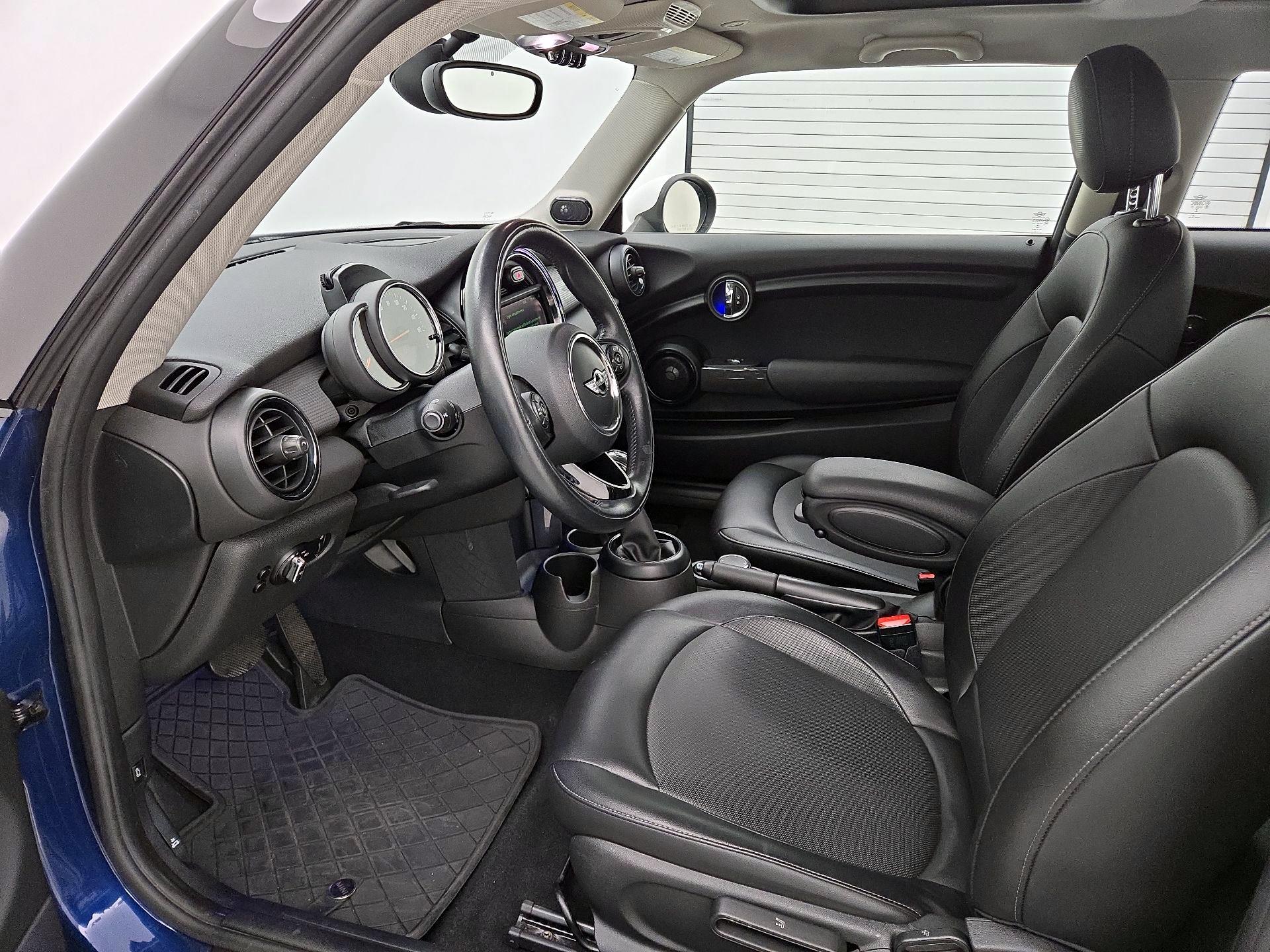 Thumbnail: 2017 MINI Cooper Hardtop - 11
