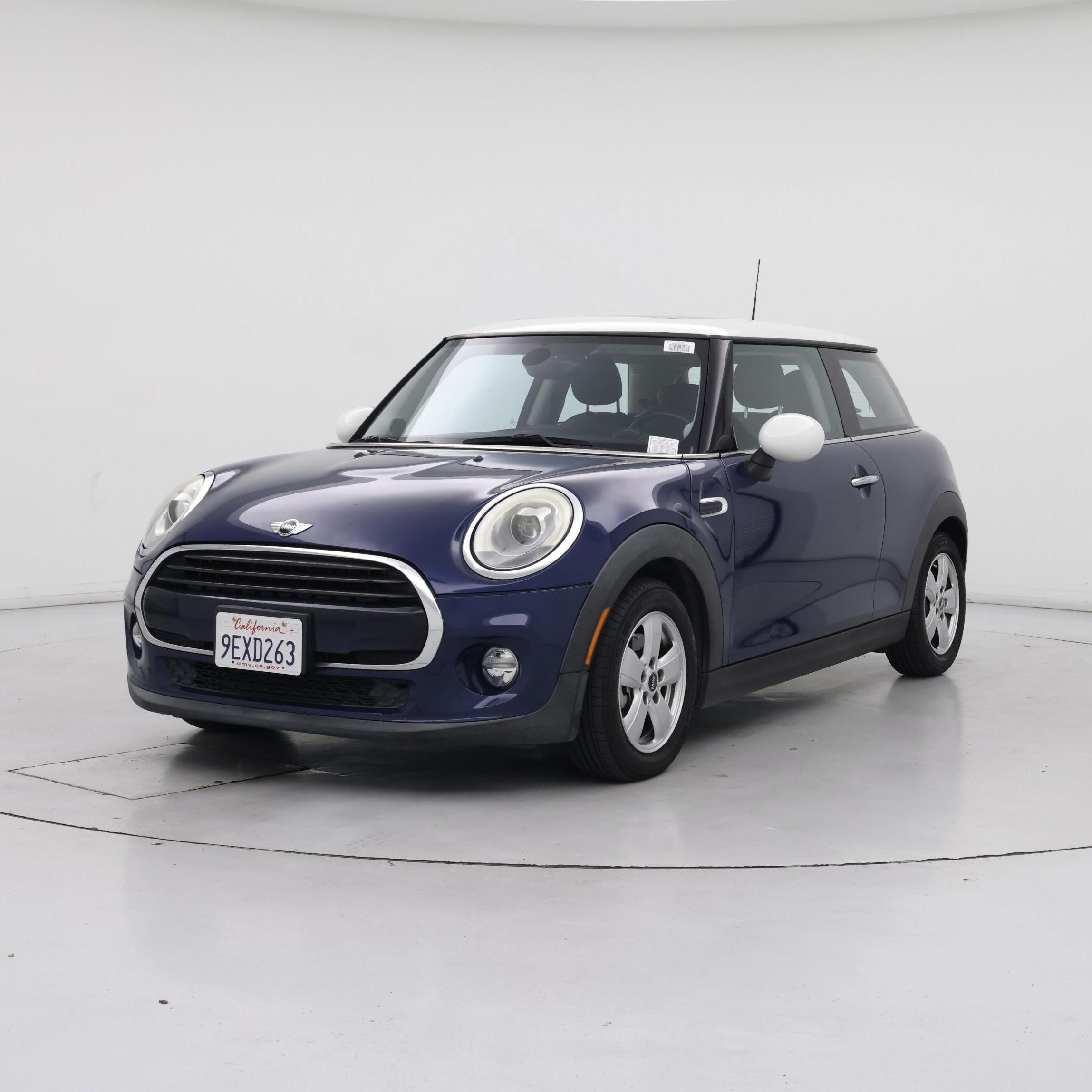 Thumbnail: 2017 MINI Cooper Hardtop - 4