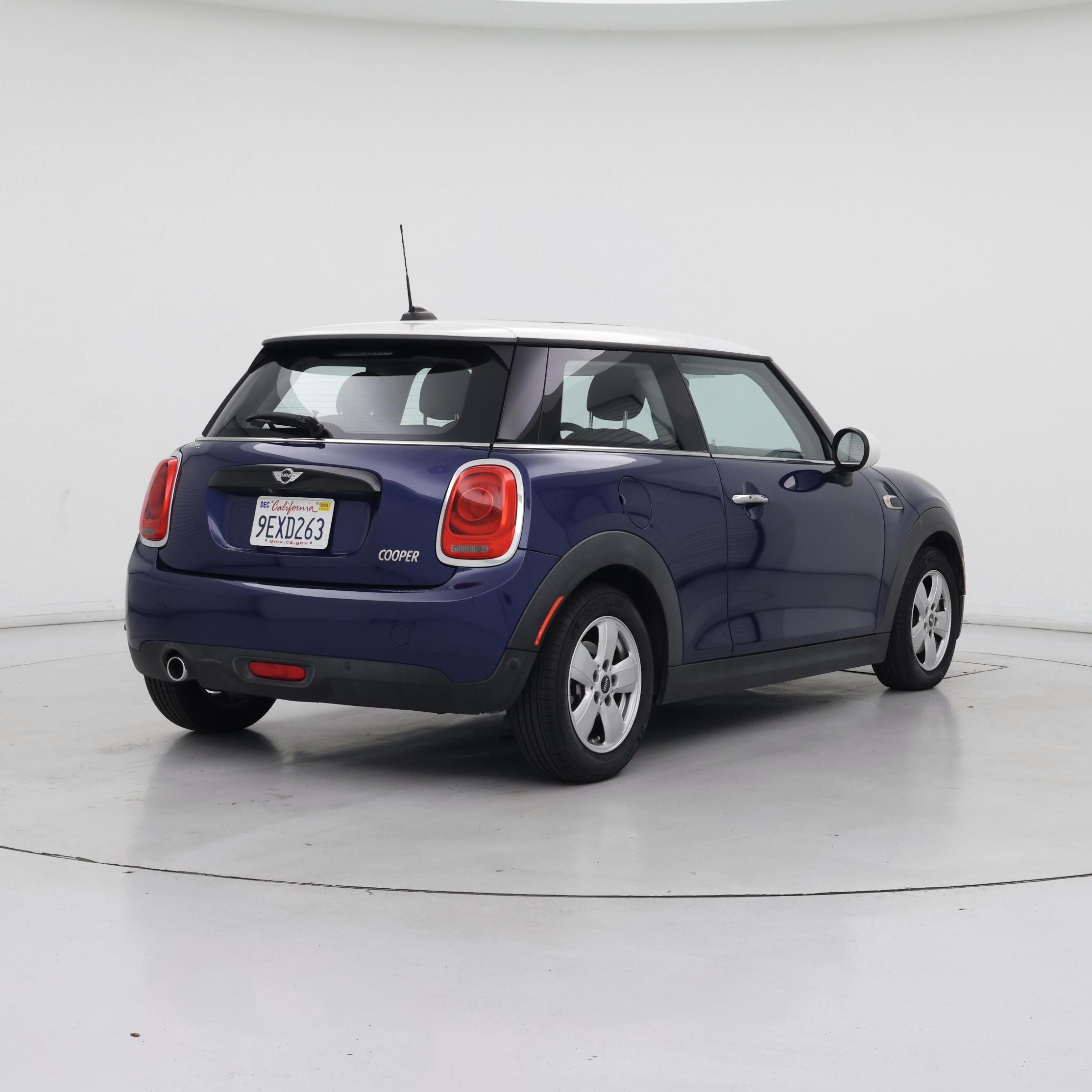 Thumbnail: 2017 MINI Cooper Hardtop - 8