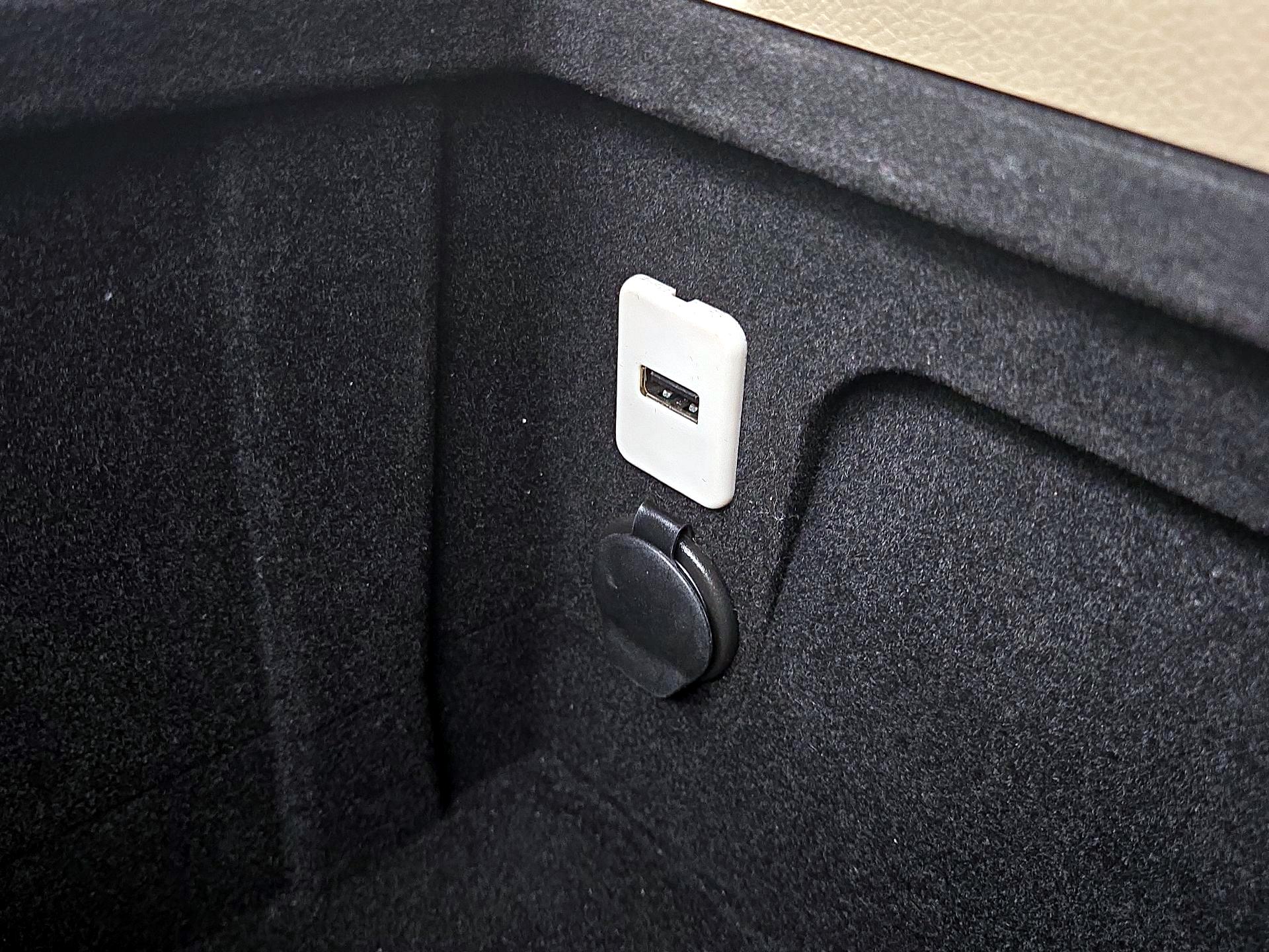 Thumbnail: 2014 Chevrolet Suburban - 19