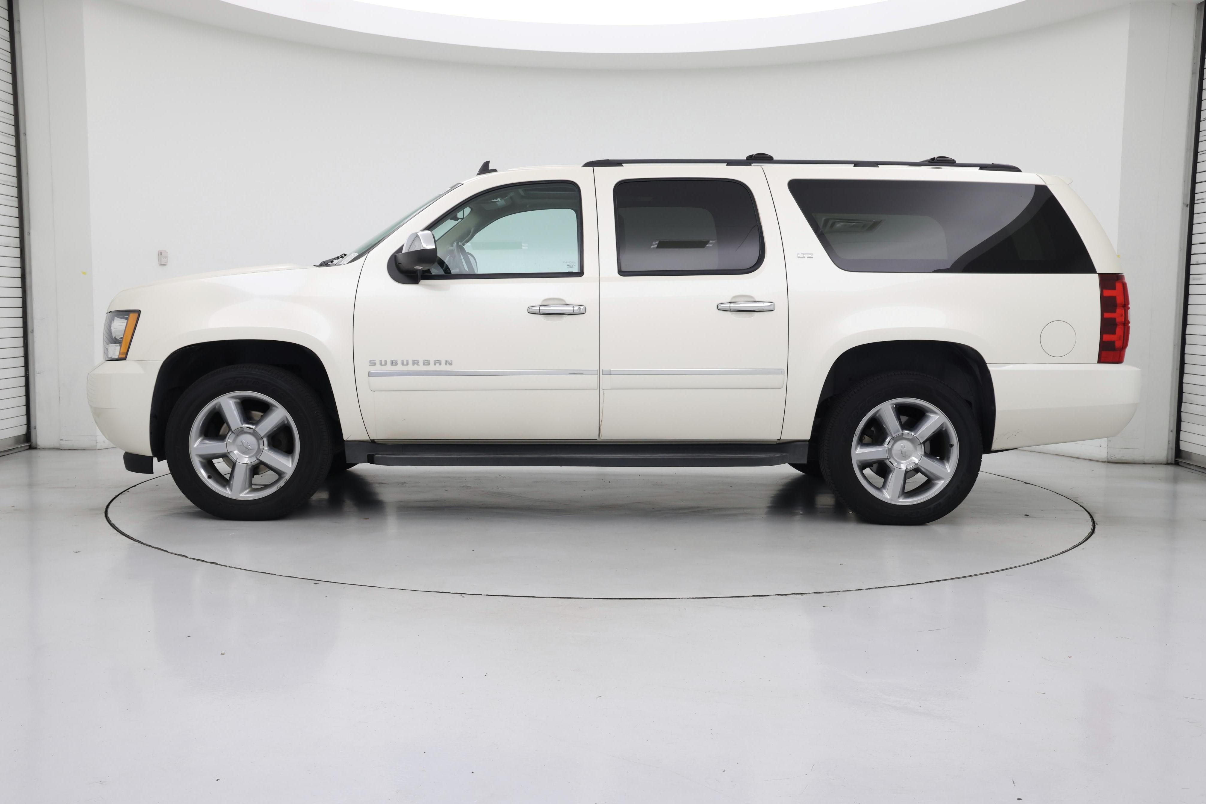 Thumbnail: 2014 Chevrolet Suburban - 3