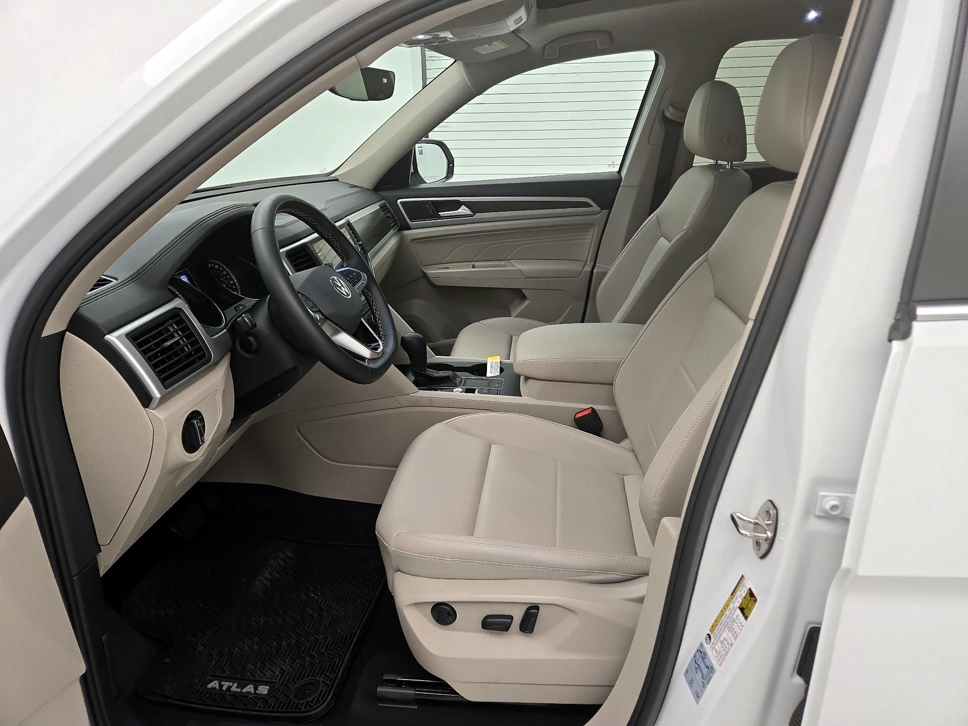 Thumbnail: 2021 Volkswagen Atlas - 11