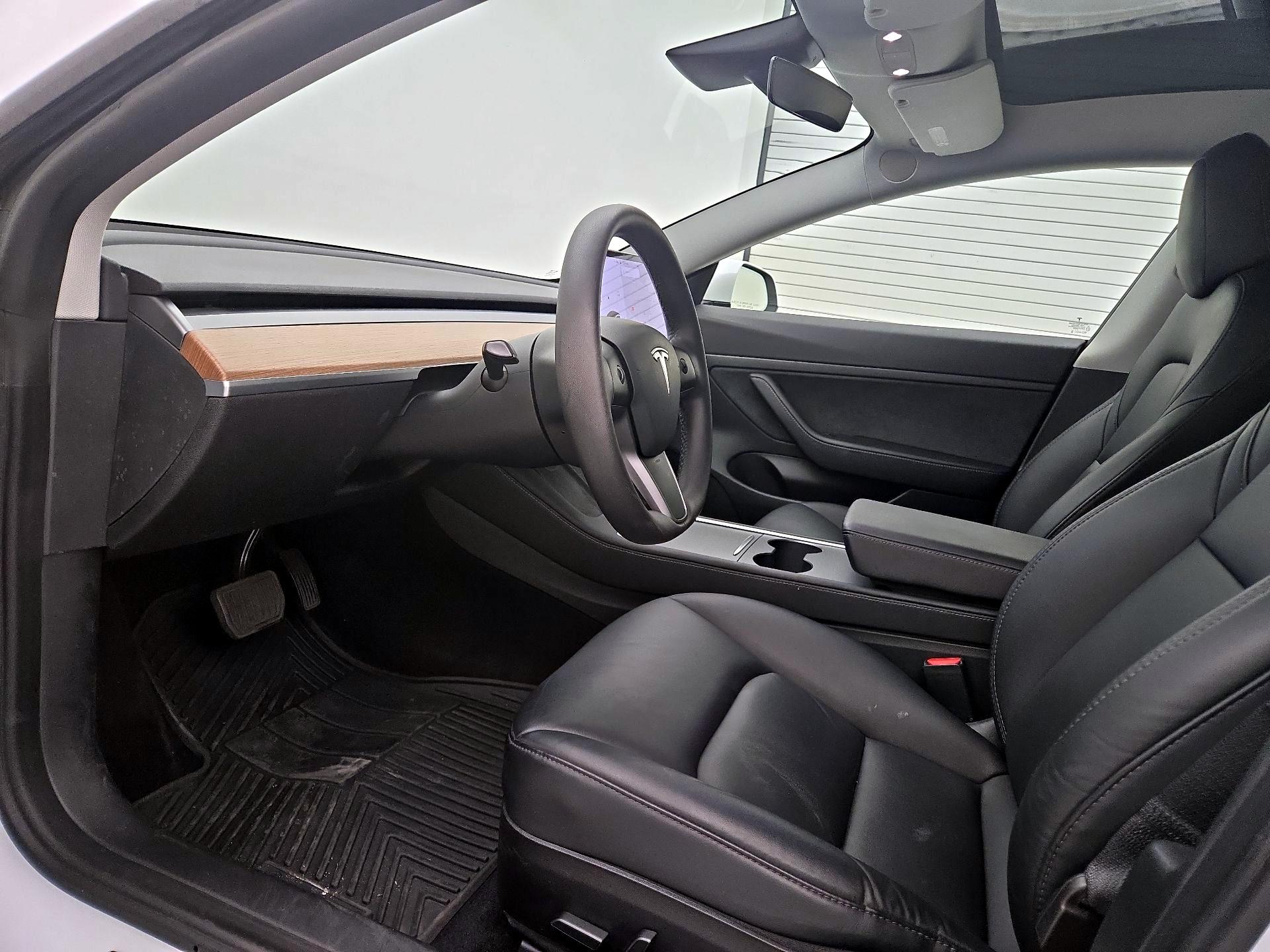 Thumbnail: 2021 Tesla Model 3 - 11