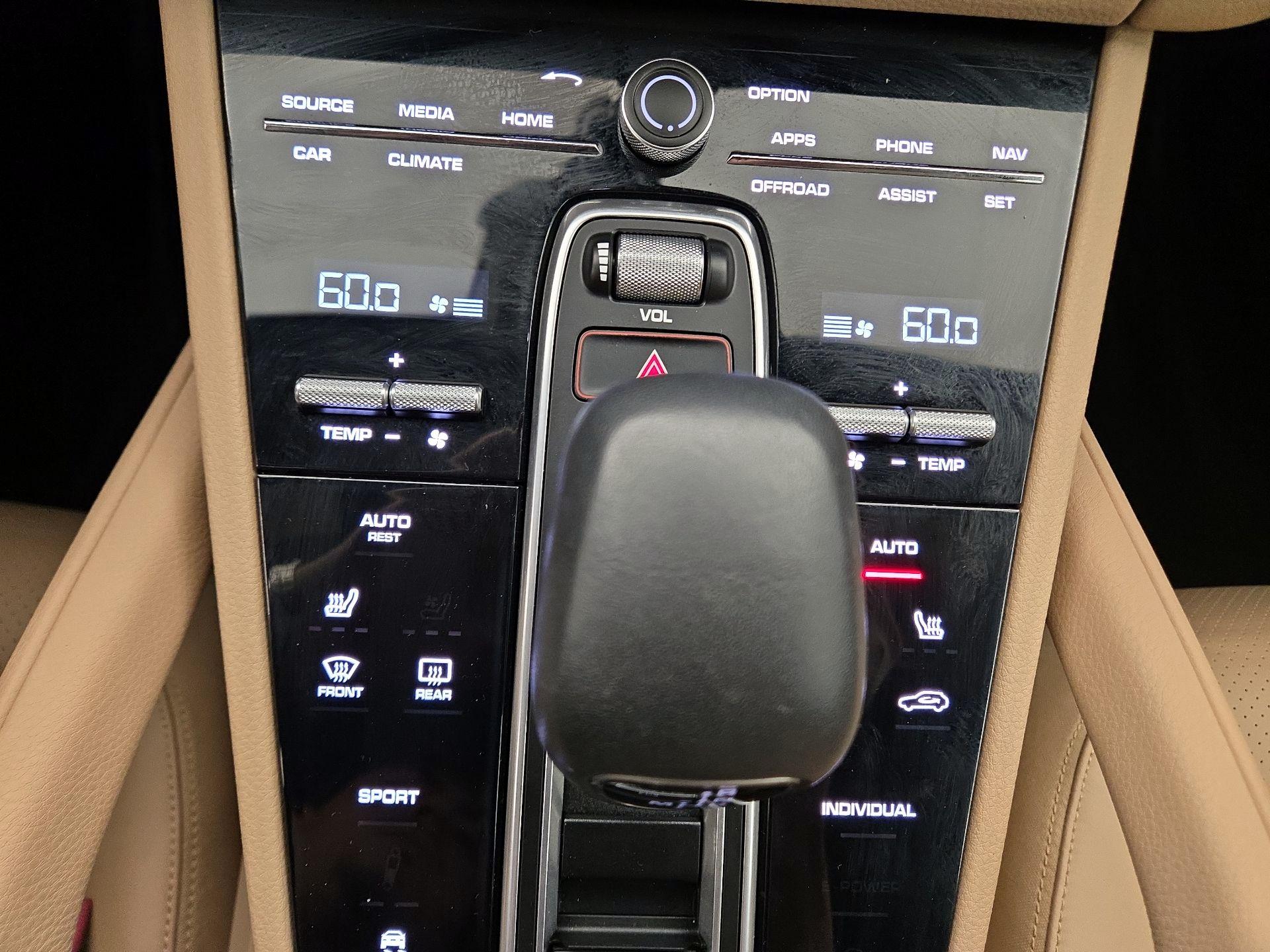 Thumbnail: 2019 Porsche Cayenne - 17
