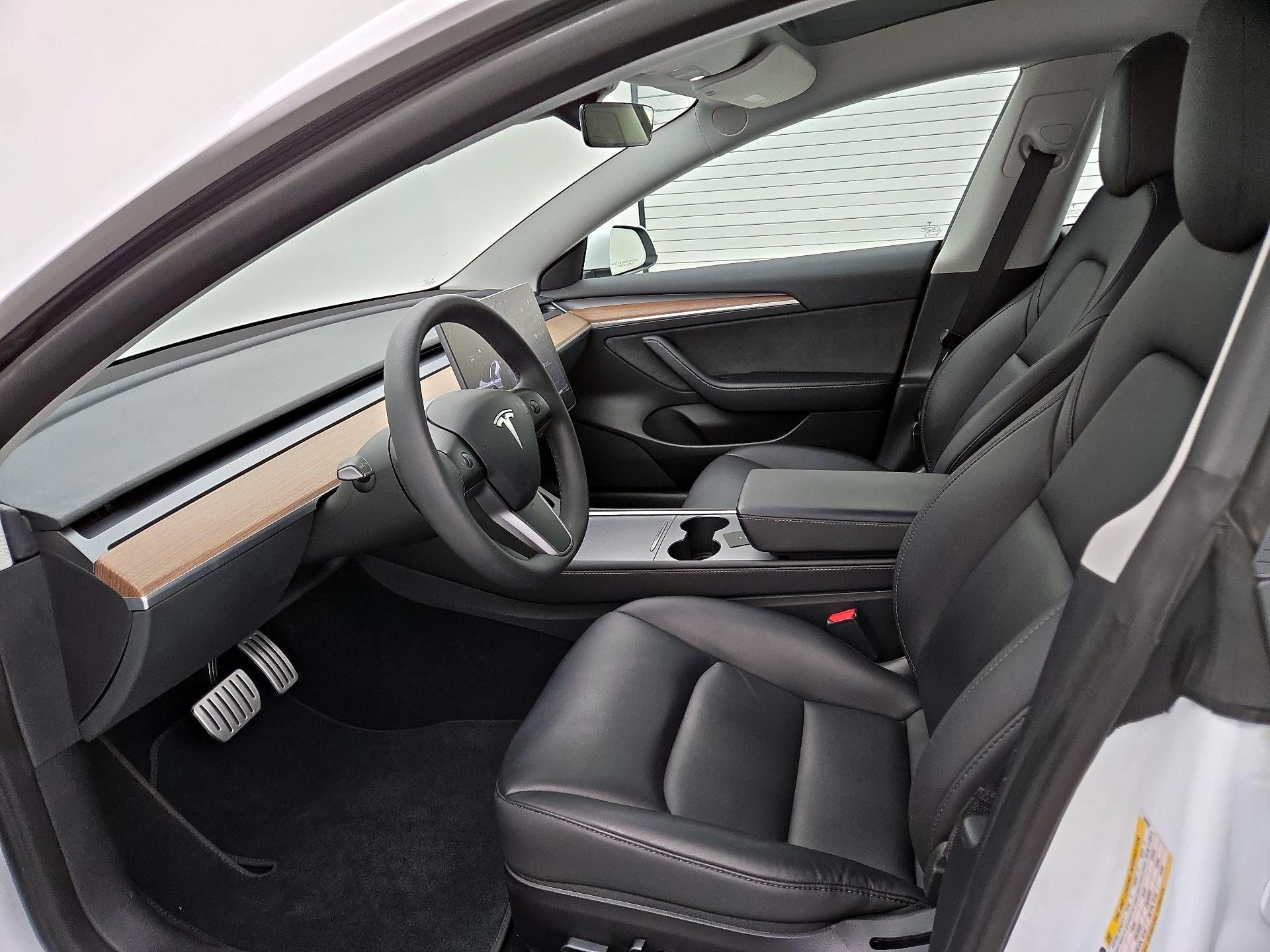 Thumbnail: 2022 Tesla Model 3 - 11