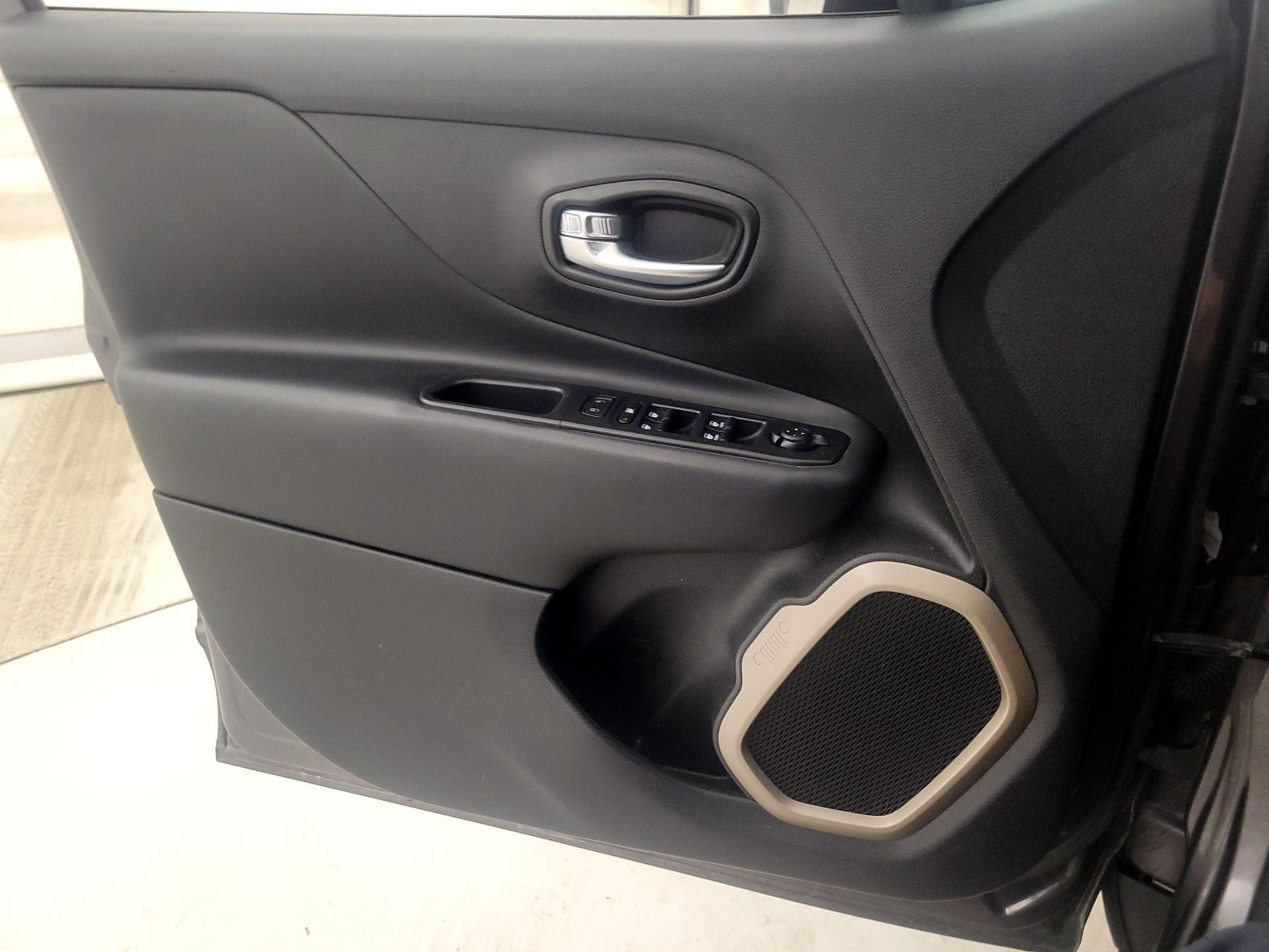 Thumbnail: 2016 Jeep Renegade - 12