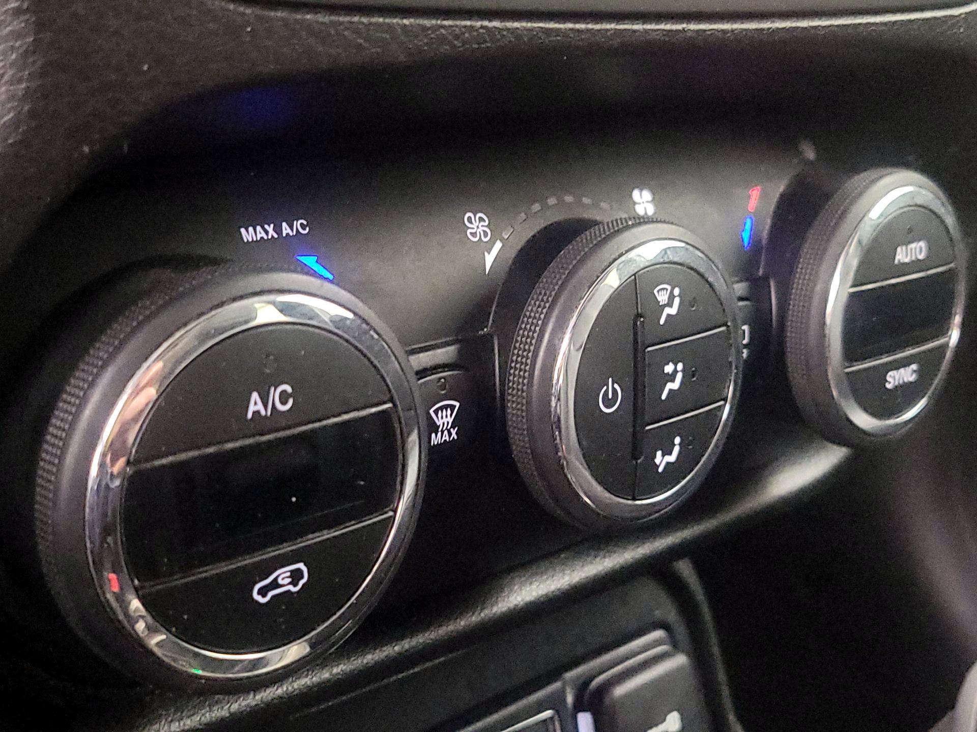 Thumbnail: 2016 Jeep Renegade - 16