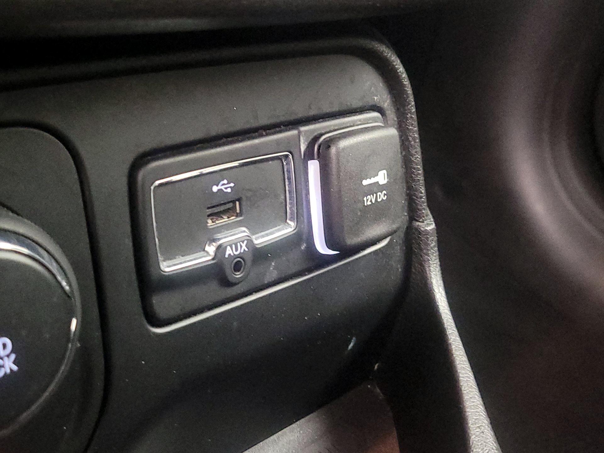 Thumbnail: 2016 Jeep Renegade - 18