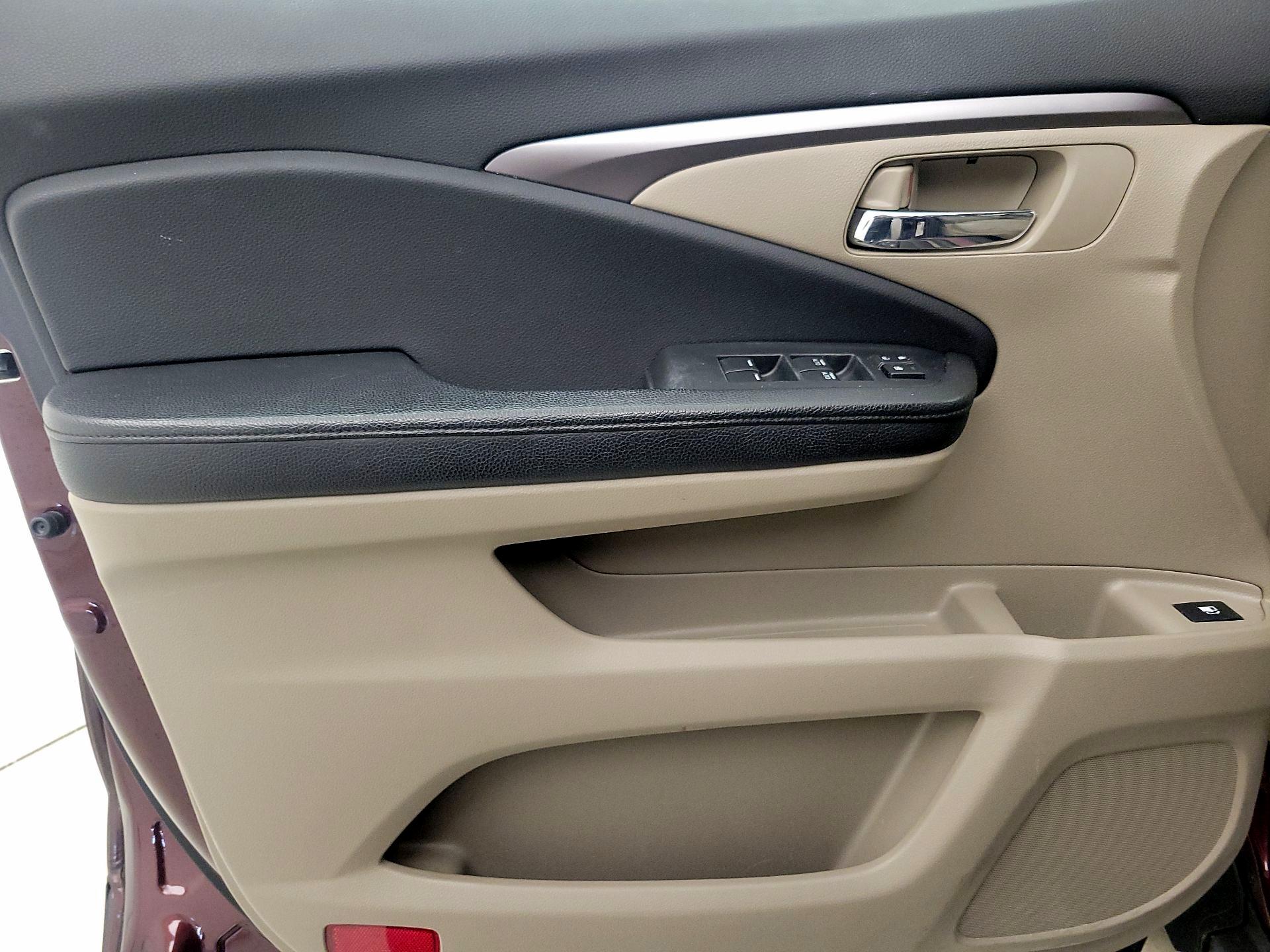 Thumbnail: 2016 Honda Pilot - 12
