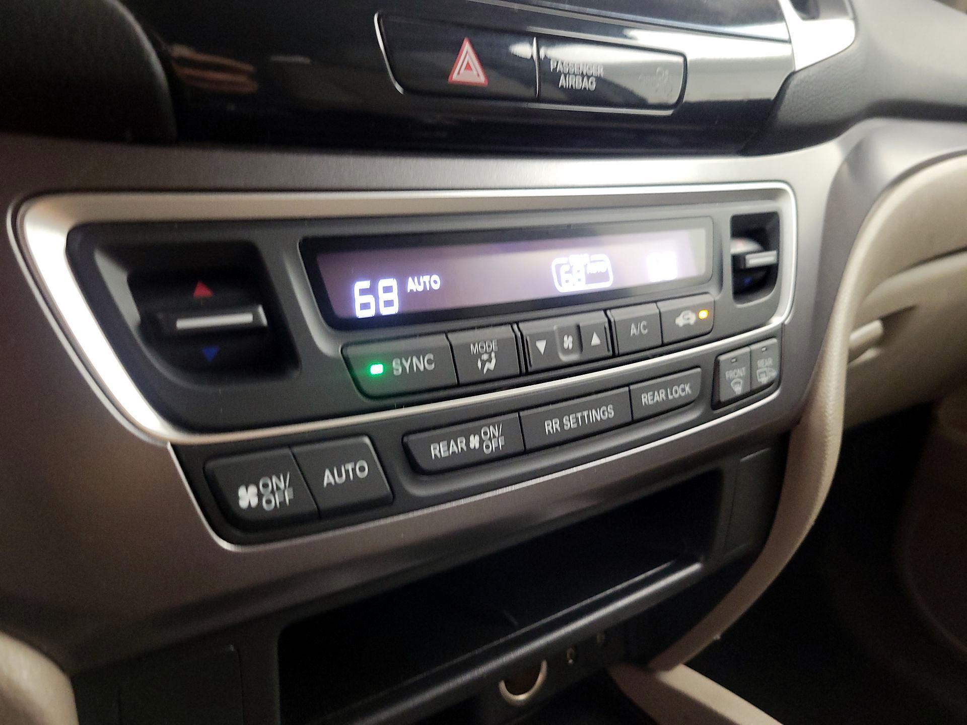 Thumbnail: 2016 Honda Pilot - 16