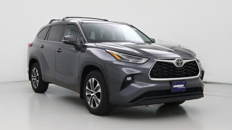 2022 Toyota Highlander XLE Hero Image