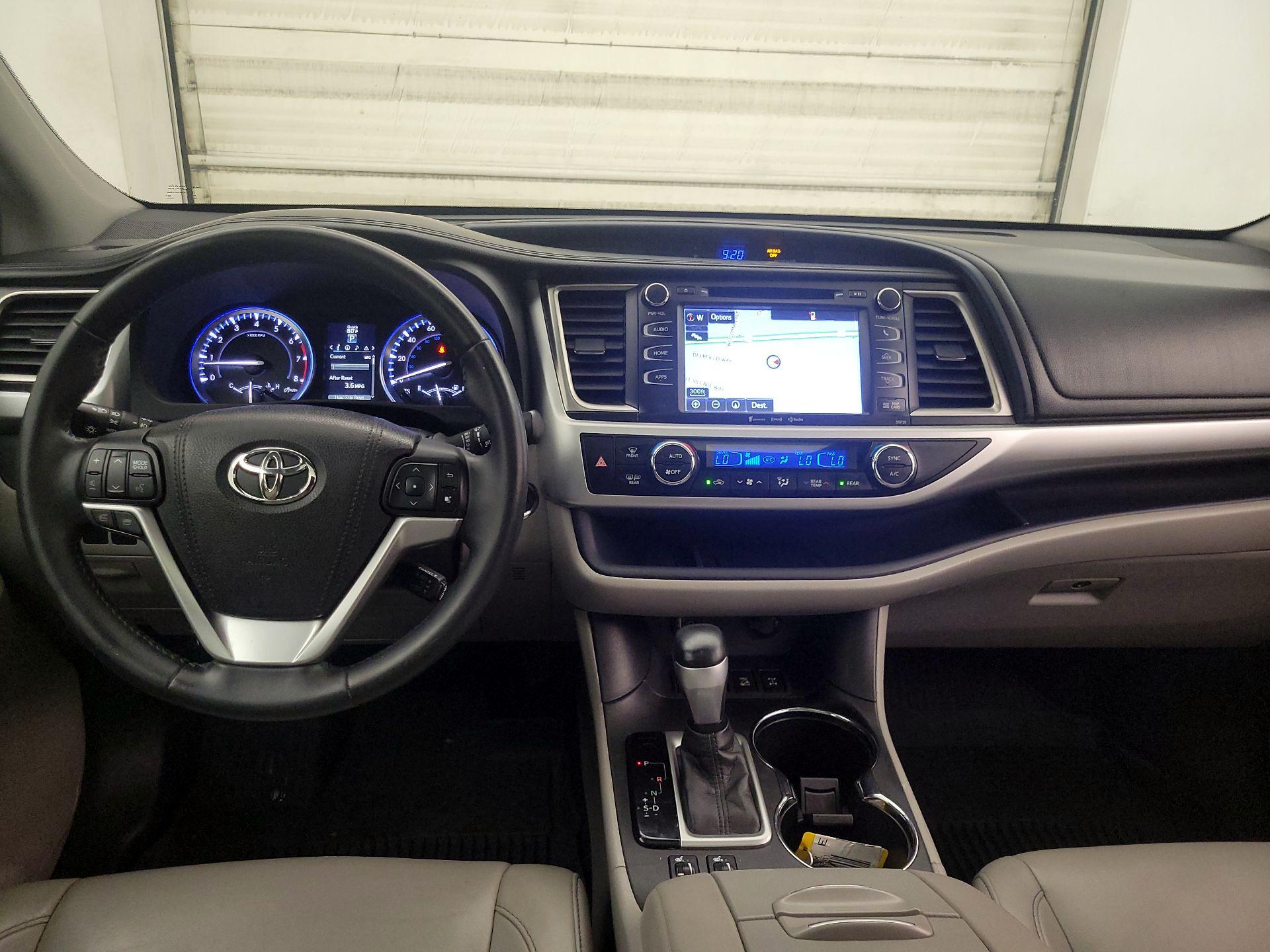 Thumbnail: 2016 Toyota Highlander - 9