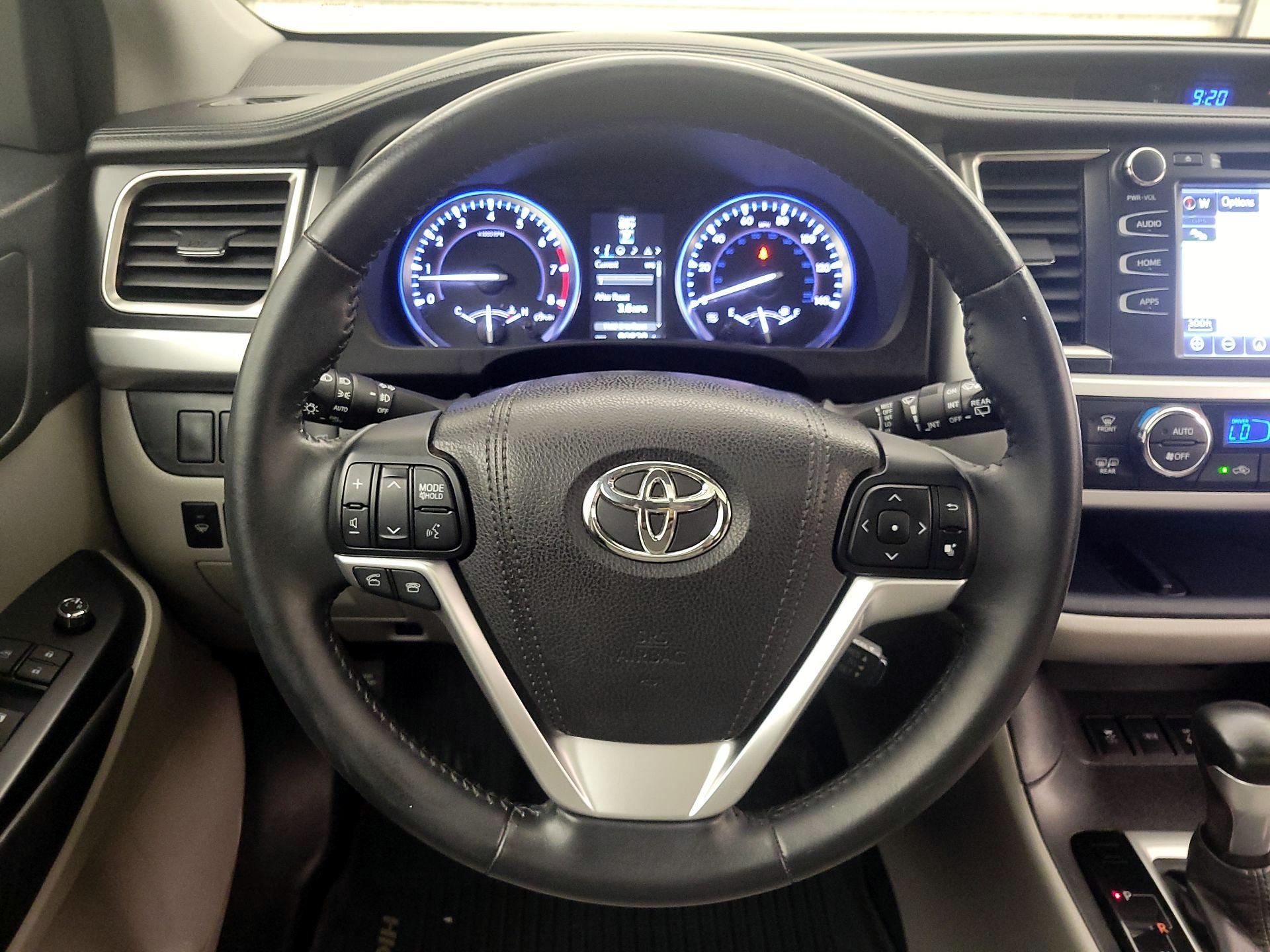 Thumbnail: 2016 Toyota Highlander - 10