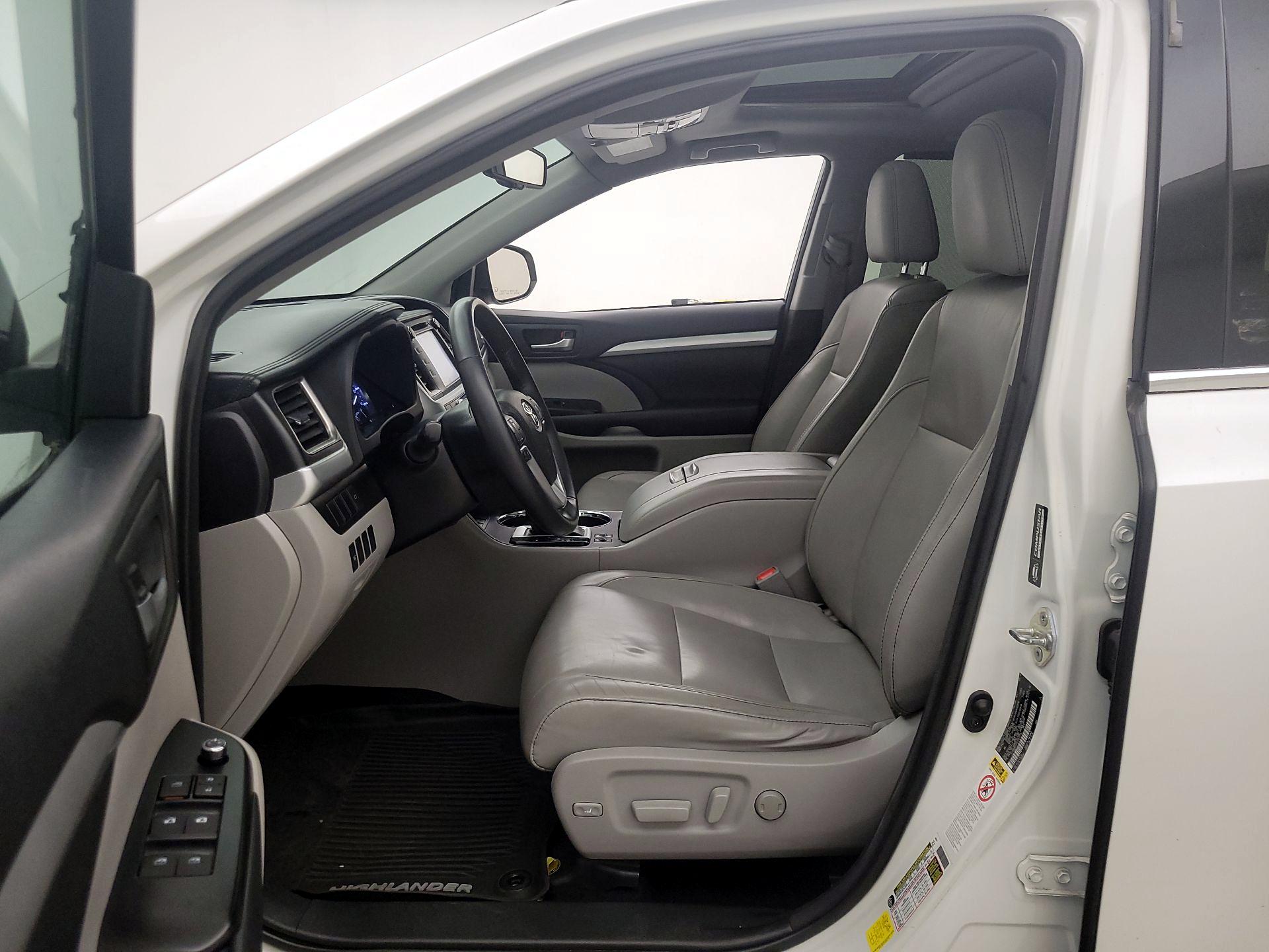 Thumbnail: 2016 Toyota Highlander - 11