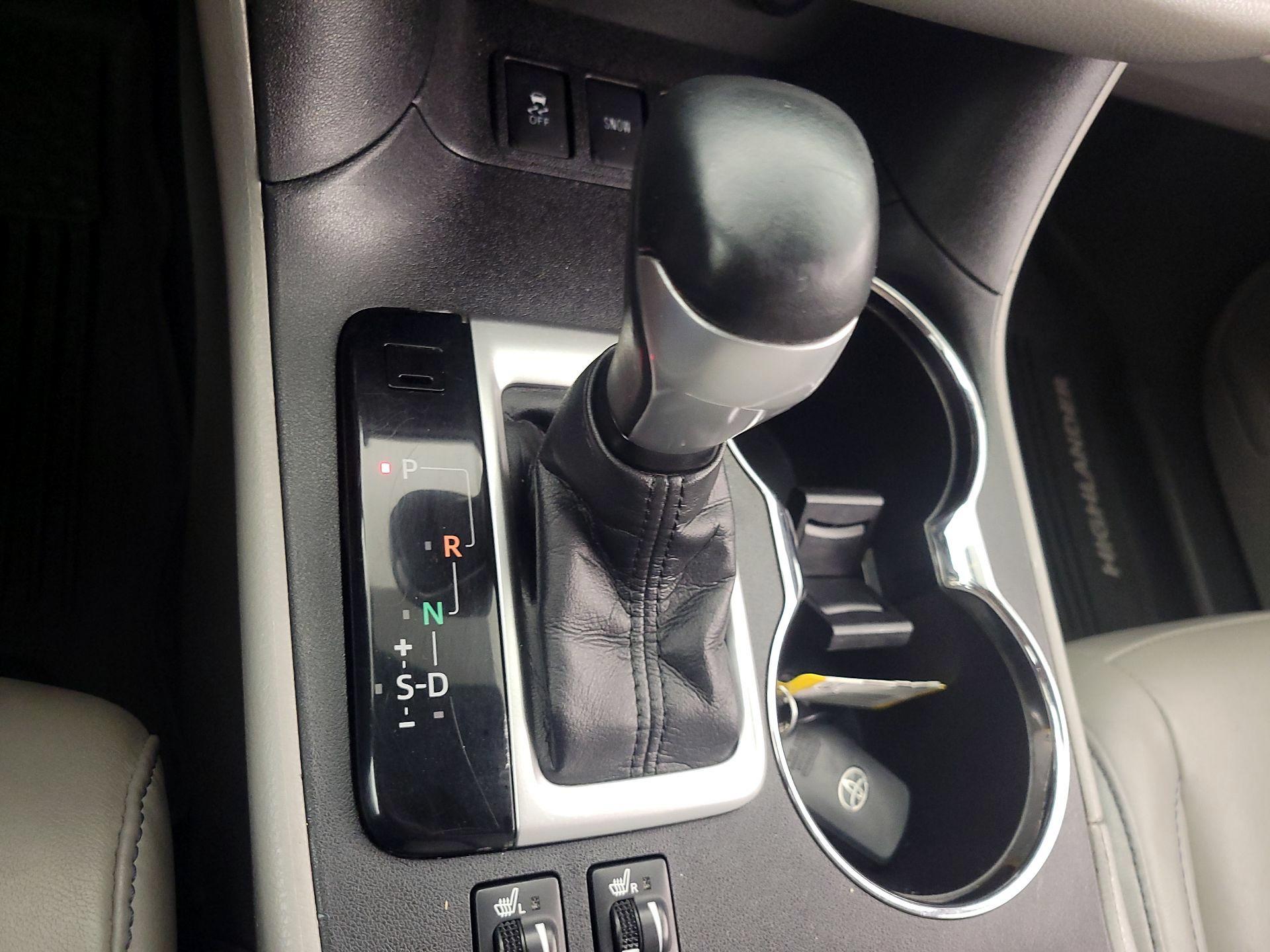 Thumbnail: 2016 Toyota Highlander - 18