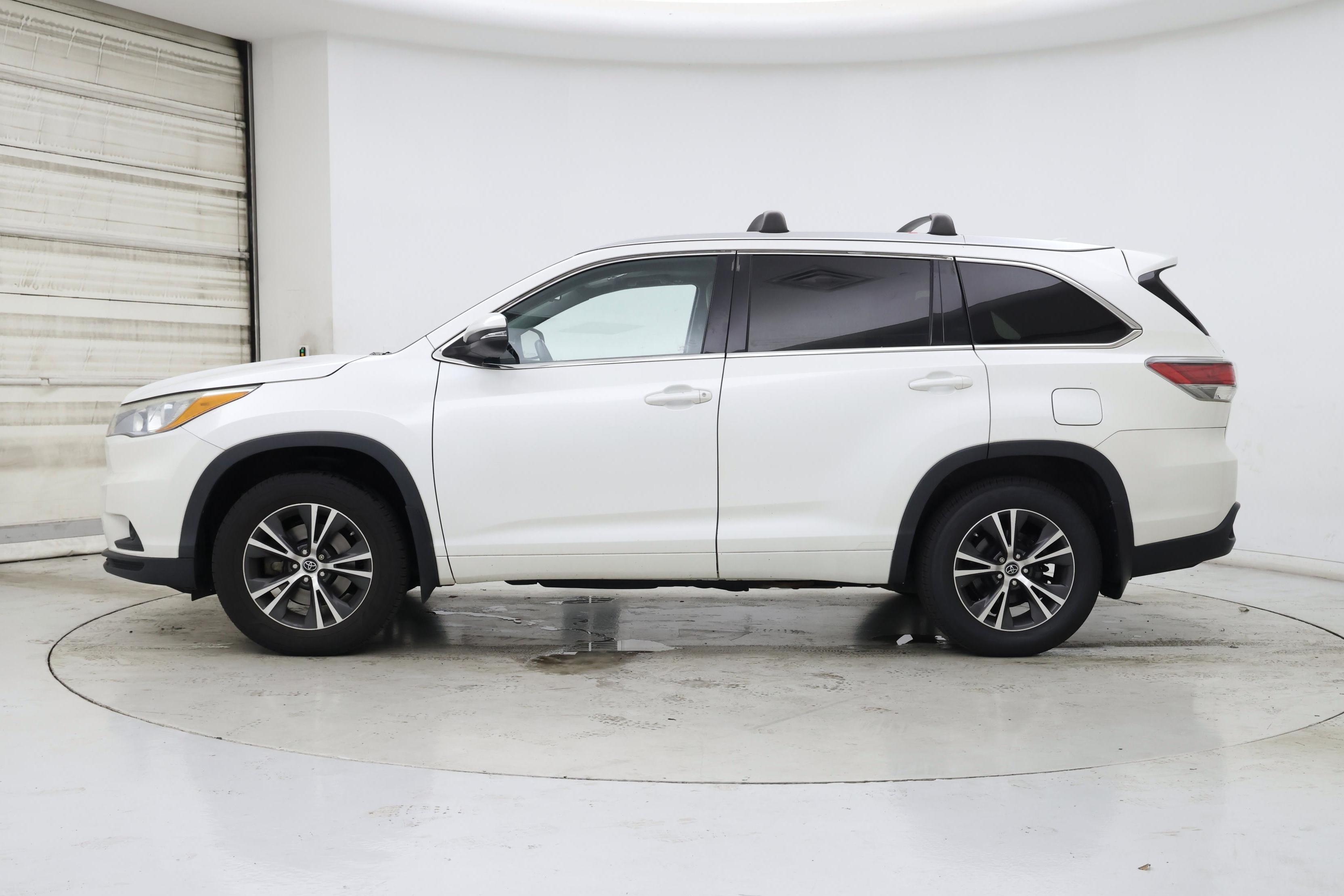 Thumbnail: 2016 Toyota Highlander - 3