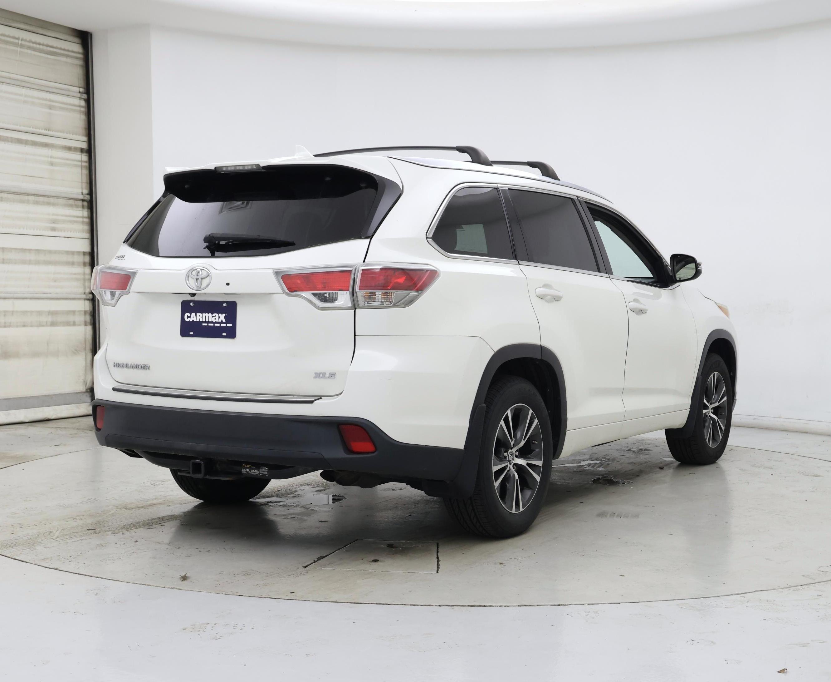 Thumbnail: 2016 Toyota Highlander - 8