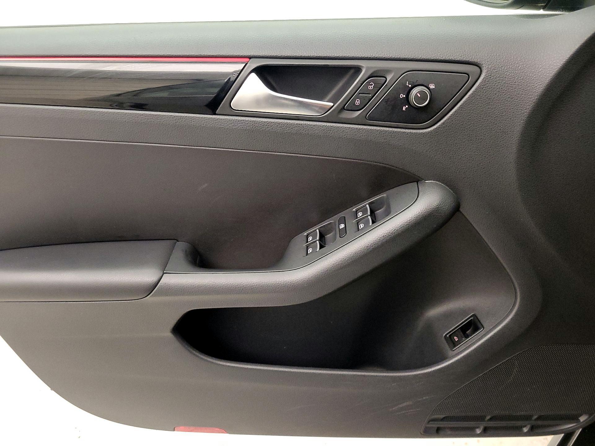 Thumbnail: 2015 Volkswagen Jetta - 12
