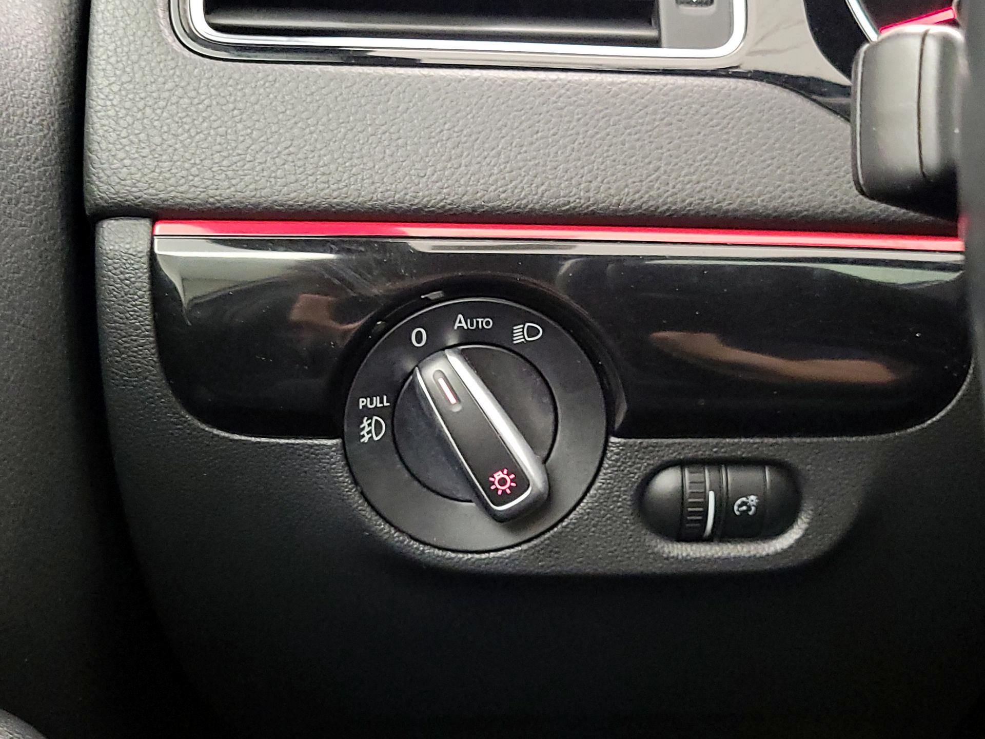 Thumbnail: 2015 Volkswagen Jetta - 13
