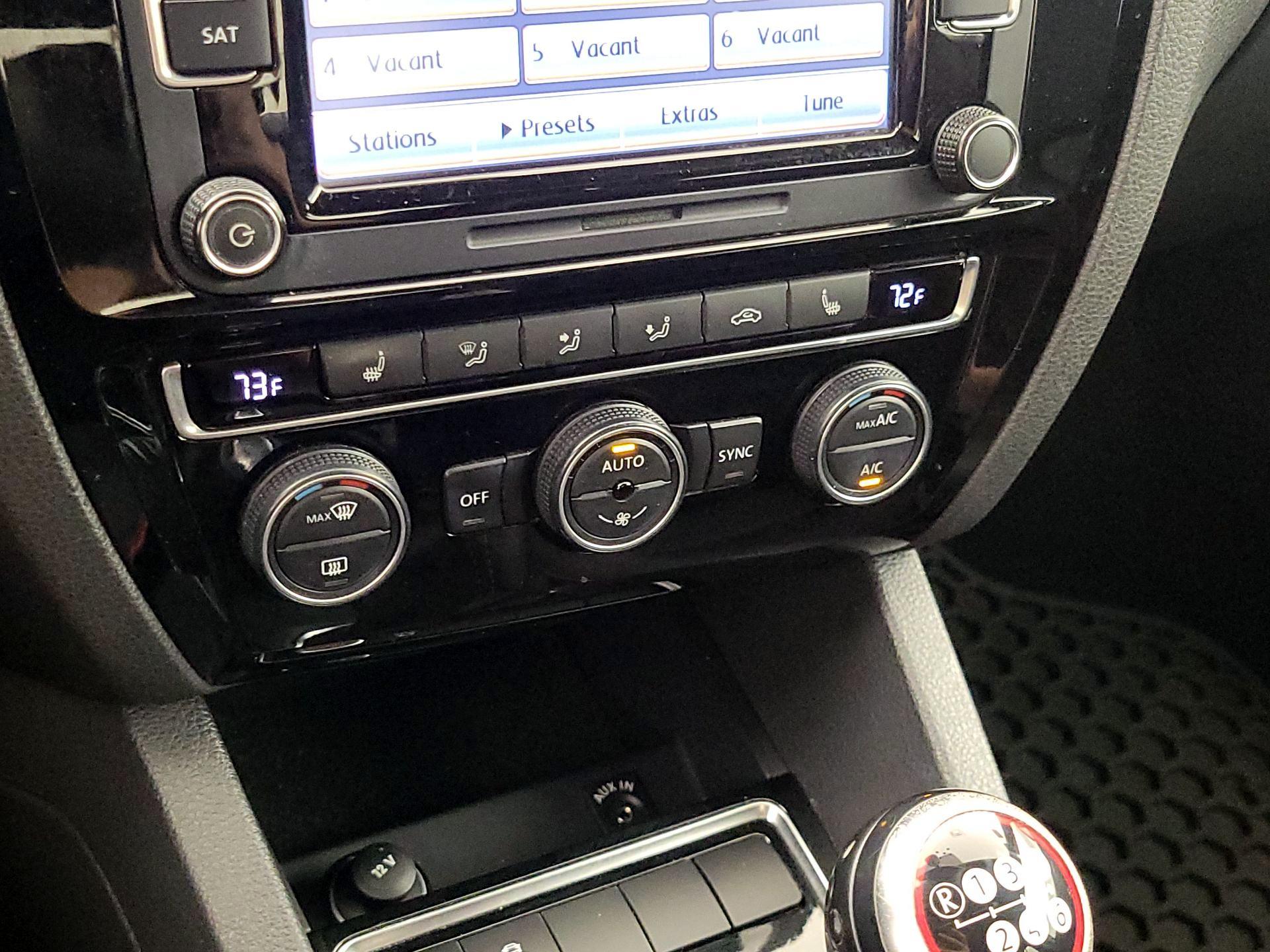 Thumbnail: 2015 Volkswagen Jetta - 16