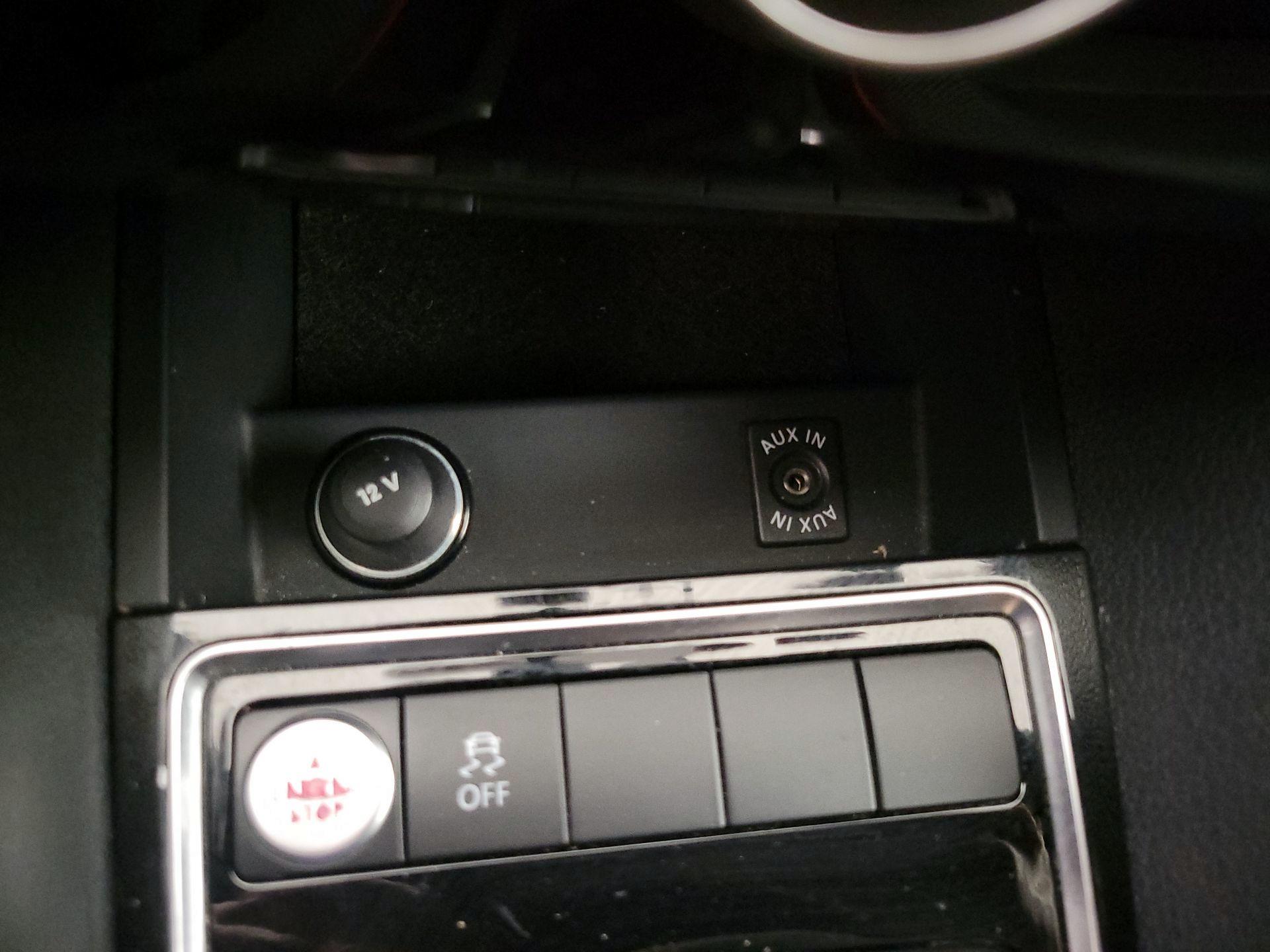 Thumbnail: 2015 Volkswagen Jetta - 18