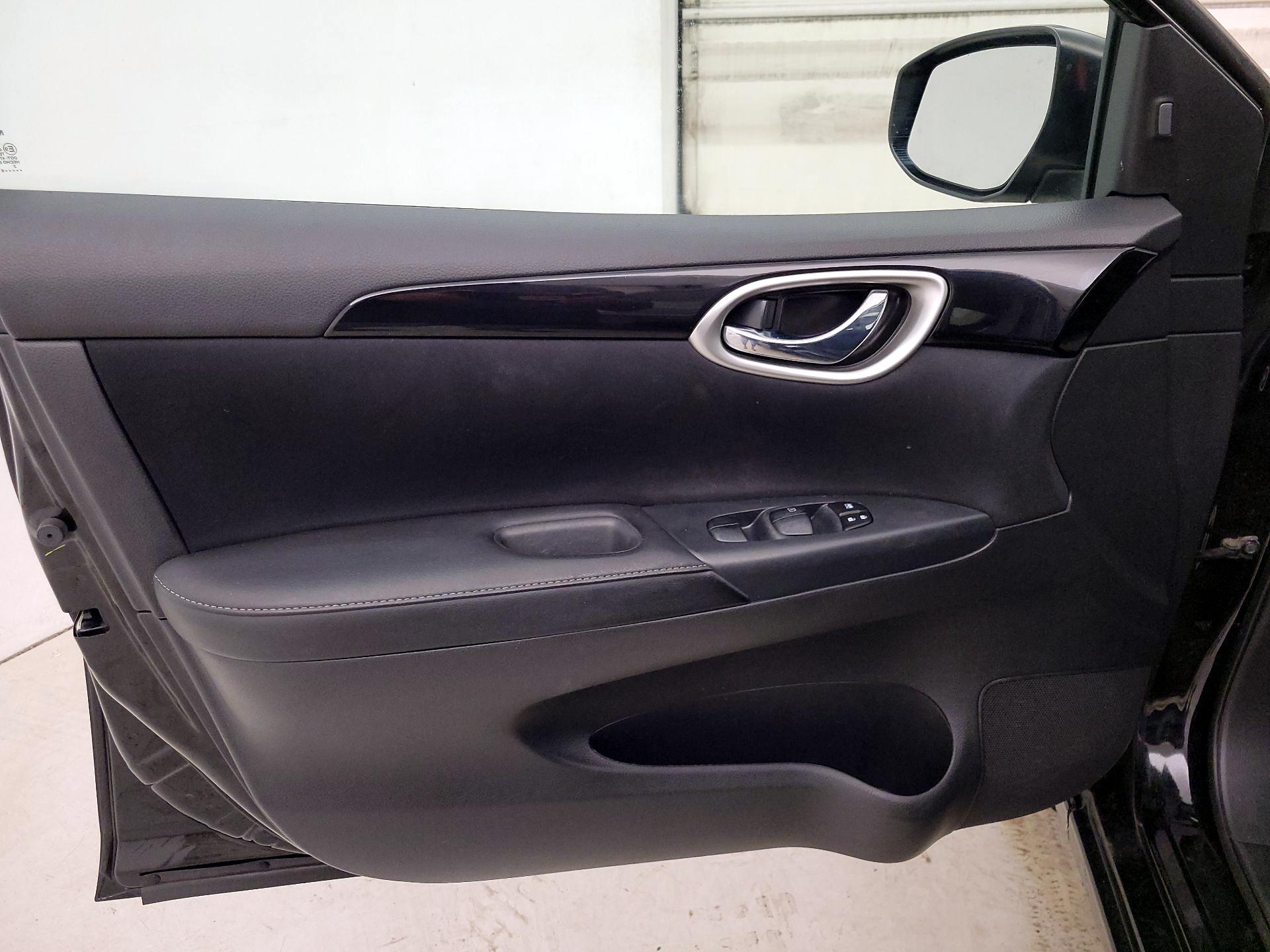 Thumbnail: 2016 Nissan Sentra - 12