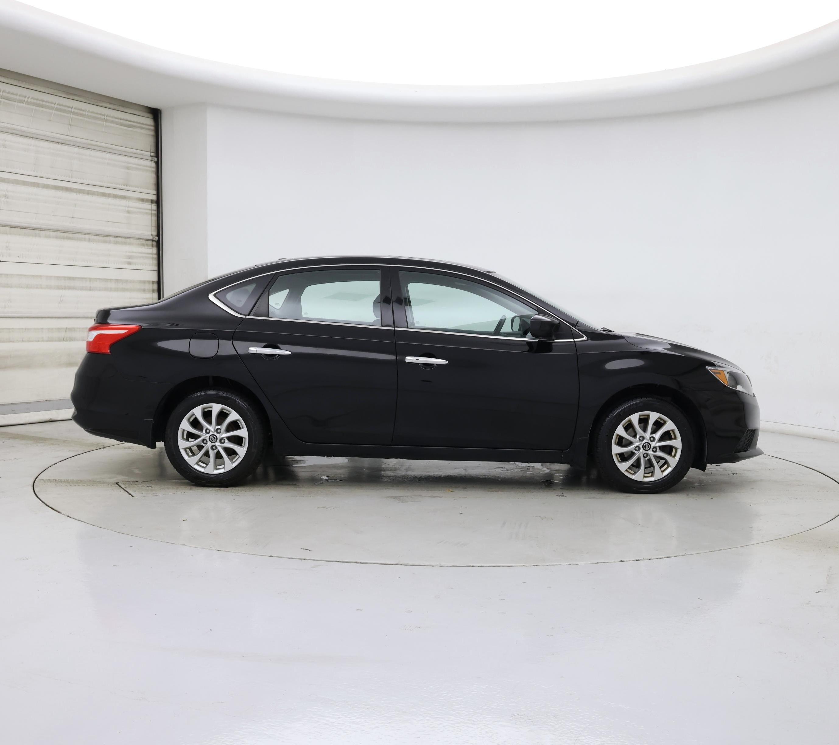 Thumbnail: 2016 Nissan Sentra - 7