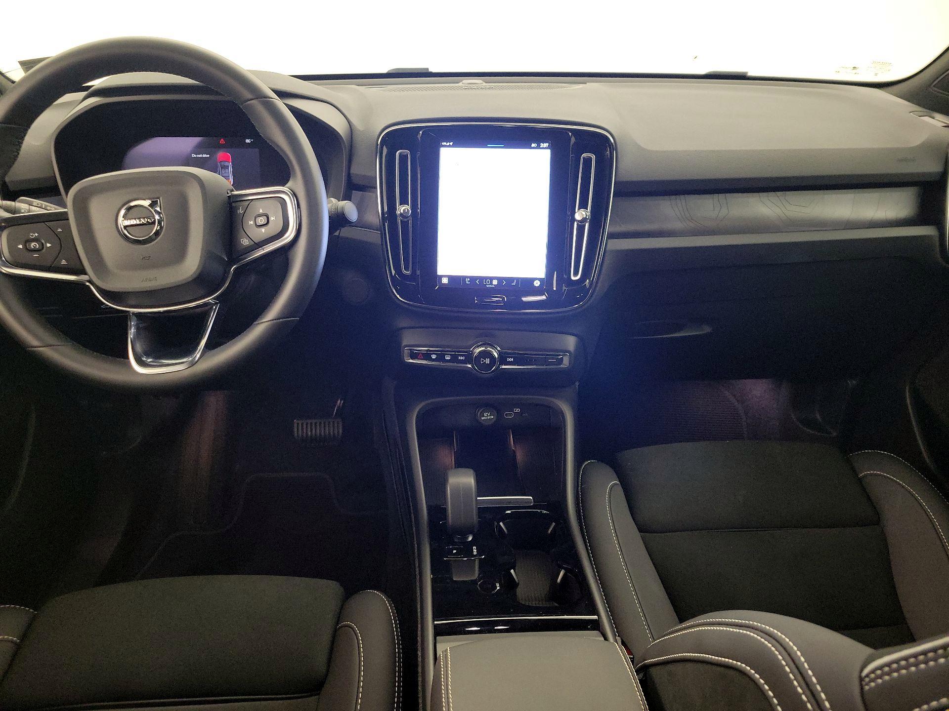 Thumbnail: 2023 Volvo C40 - 9