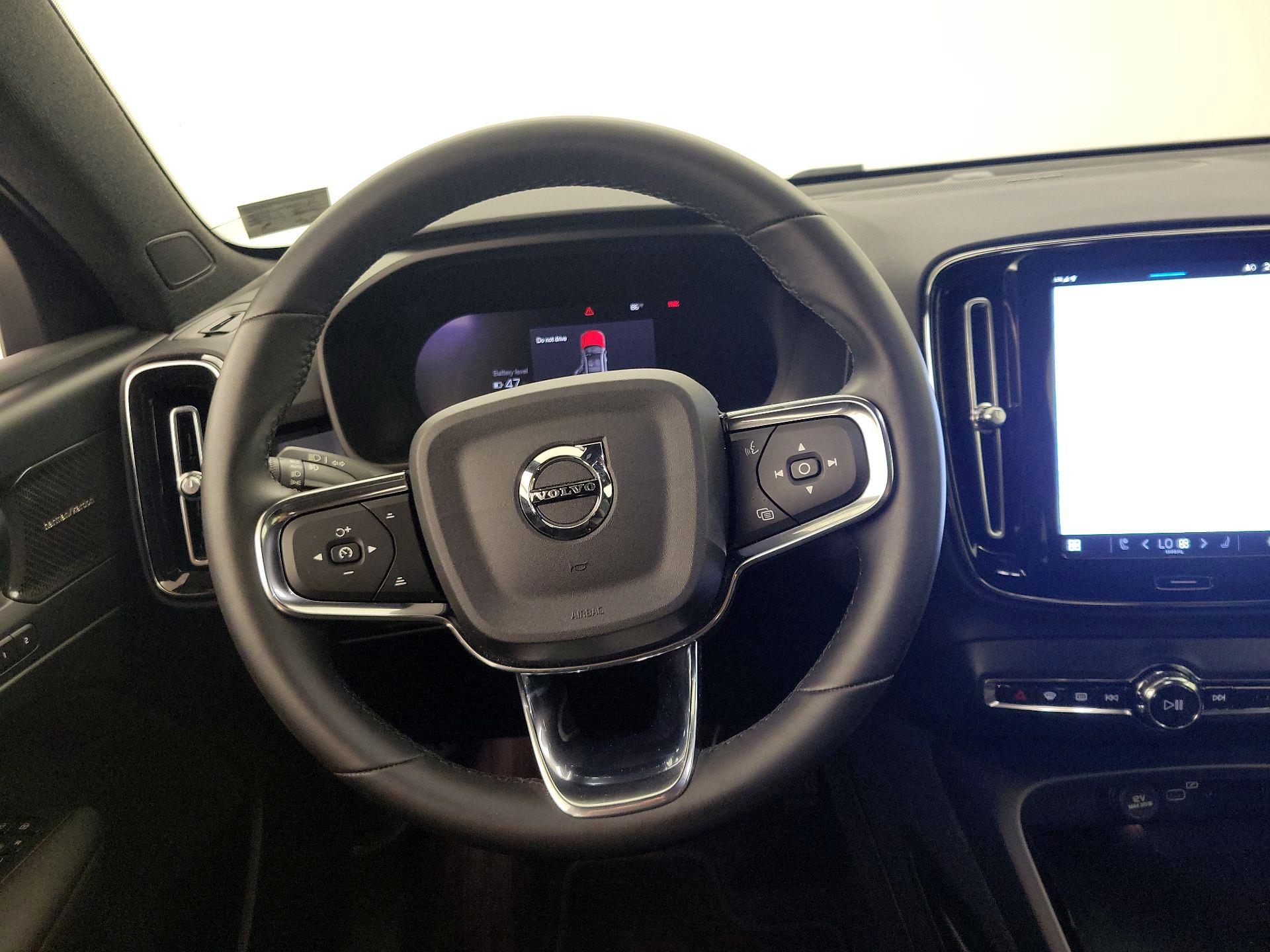 Thumbnail: 2023 Volvo C40 - 10